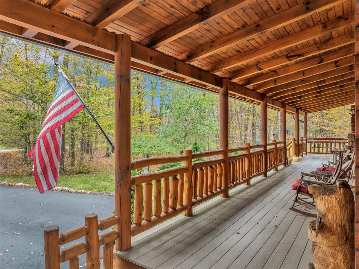 Pocono Log Cabin |Gold Star Community |