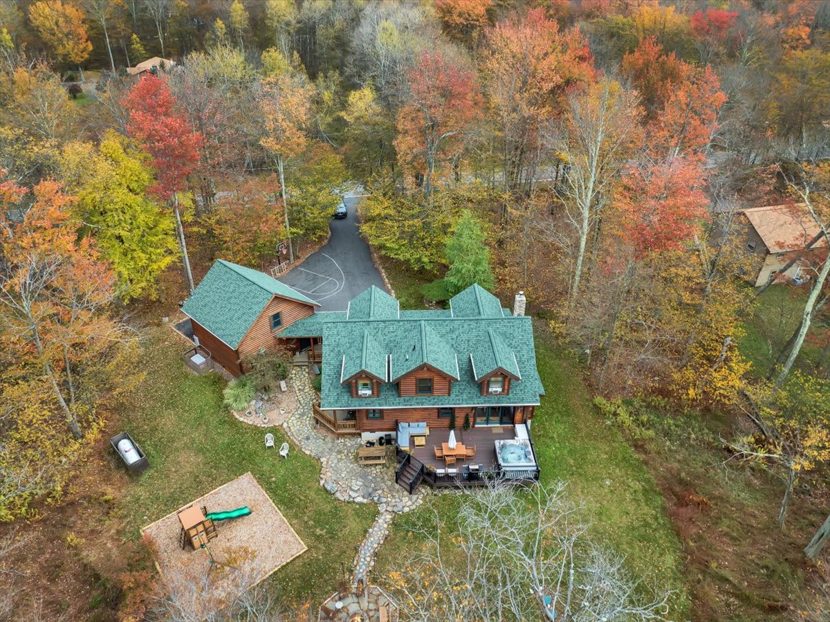 Pocono Log Cabin |Gold Star Community |