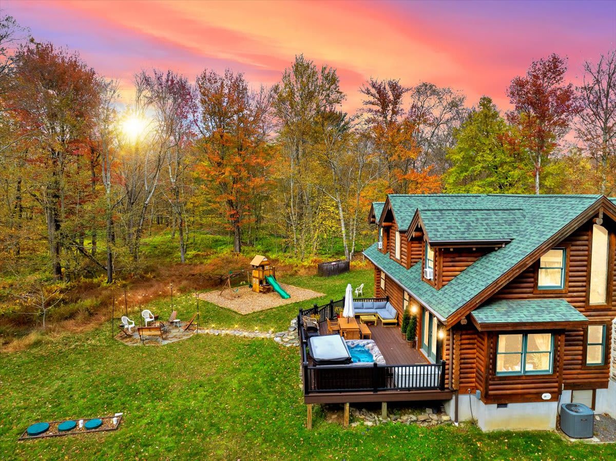 Pocono Log Cabin |Gold Star Community |