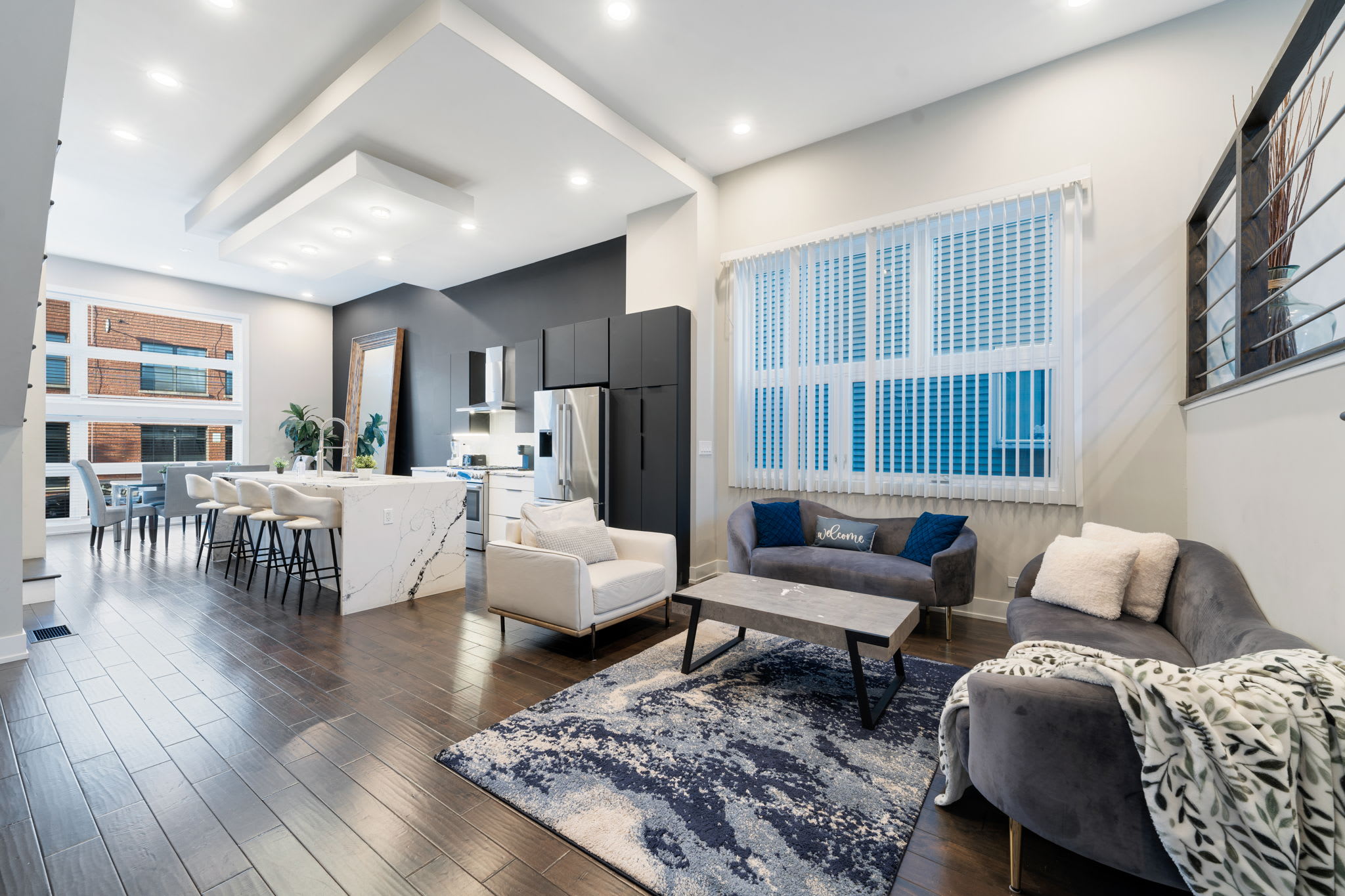 Bucktown Home - Rooftop Deck, Game Rm, & Garage 
