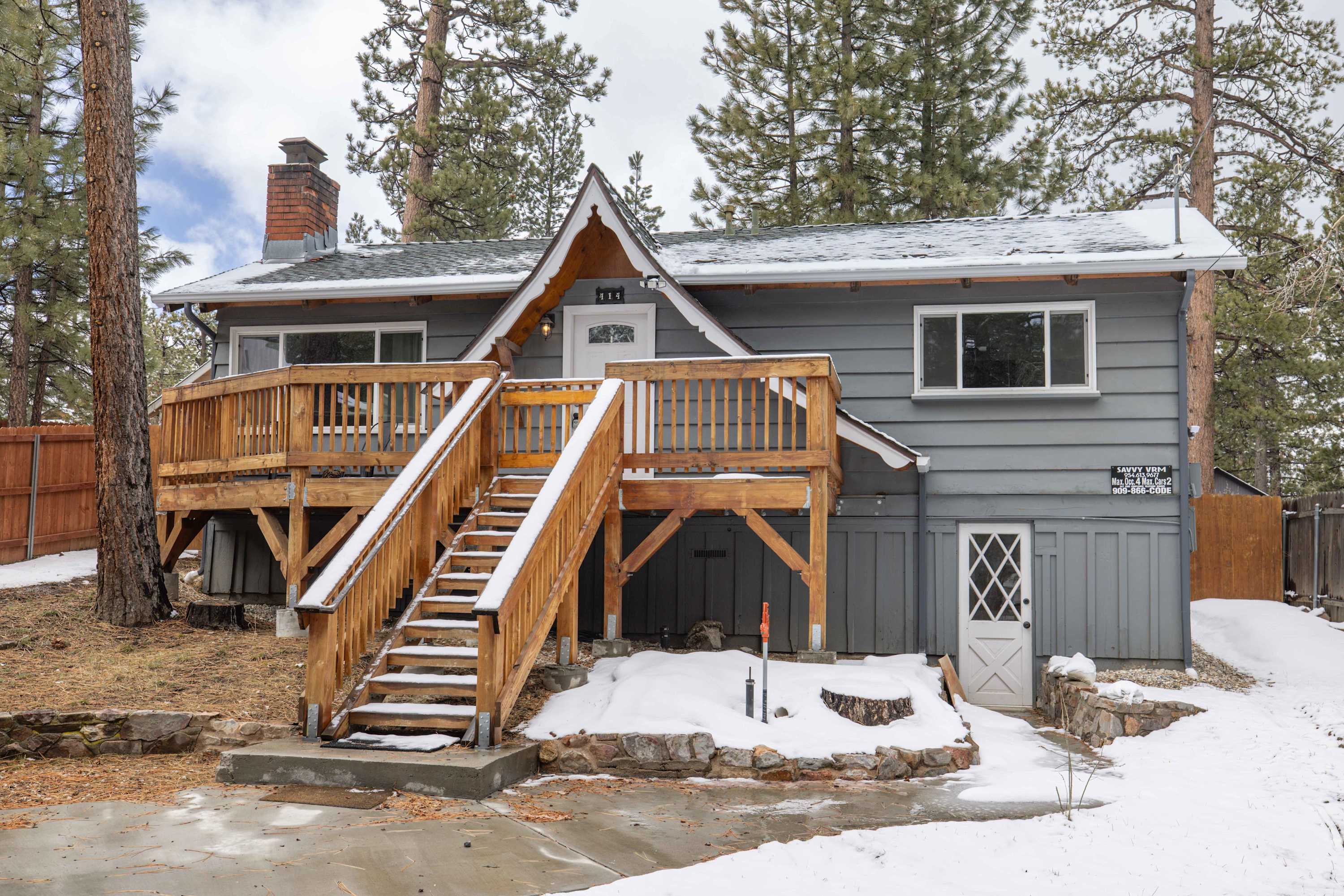 Chic Cabin with Hot Tub in Big Bear