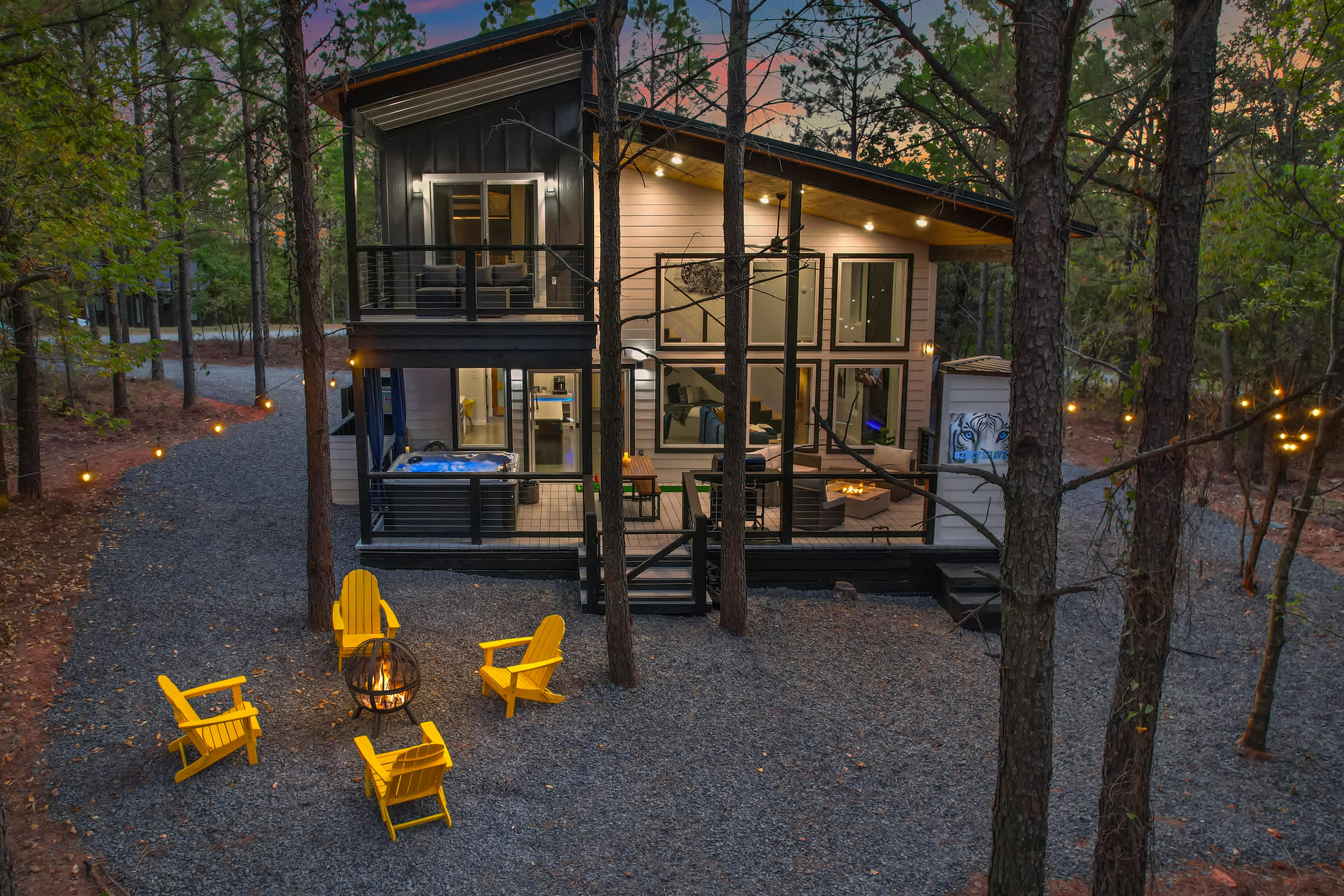 NEW! Fully maxed out cabin w/ treehouse, spa & more