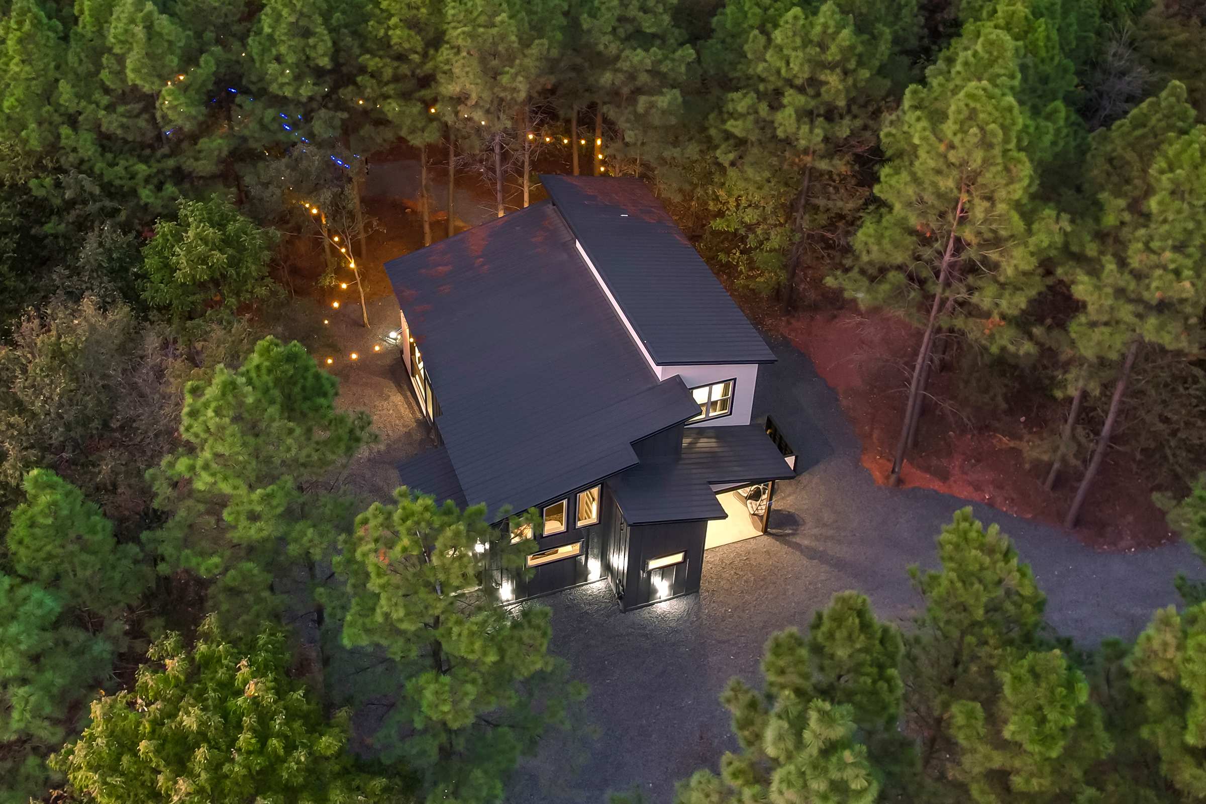 NEW! Fully maxed out cabin w/ treehouse, spa & more