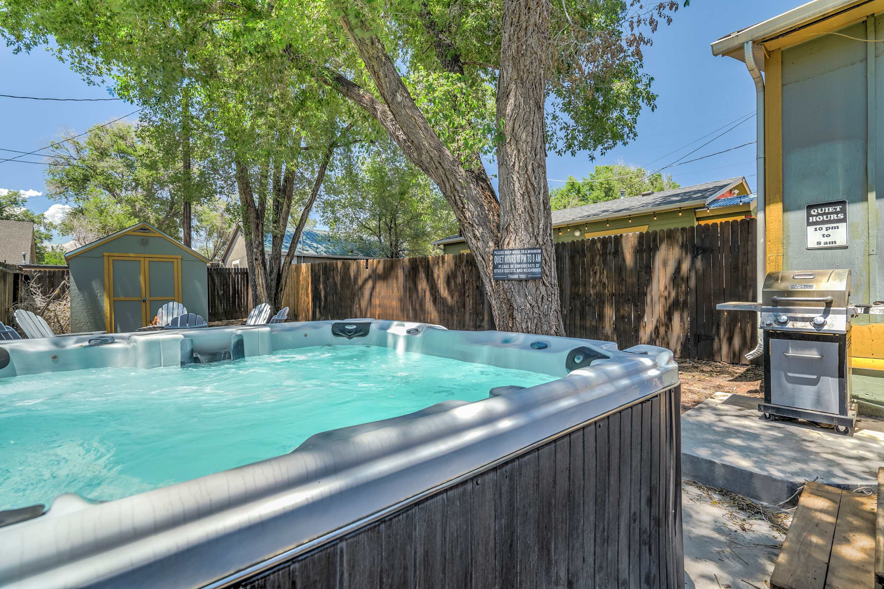 The Vibrant Victorian! BBQ grill & Fire Pit! — Colorado Springs, CO — vacation rental