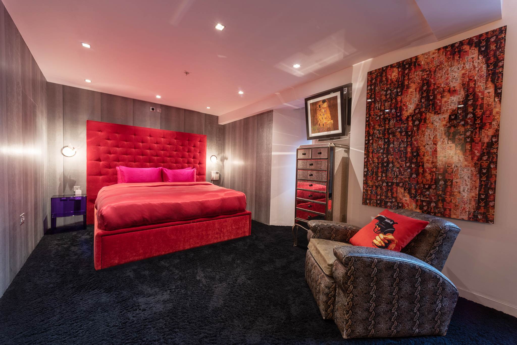 View Luxurious Loft Central Soho - 3 Bedrooms & Office! in 10 Richmond Mews W1D 3DD Luxurious Loft Central Soho - 3 Bedrooms & Office! in 10 Richmond Mews W1D 3DD - Property image 43 - VivreStays