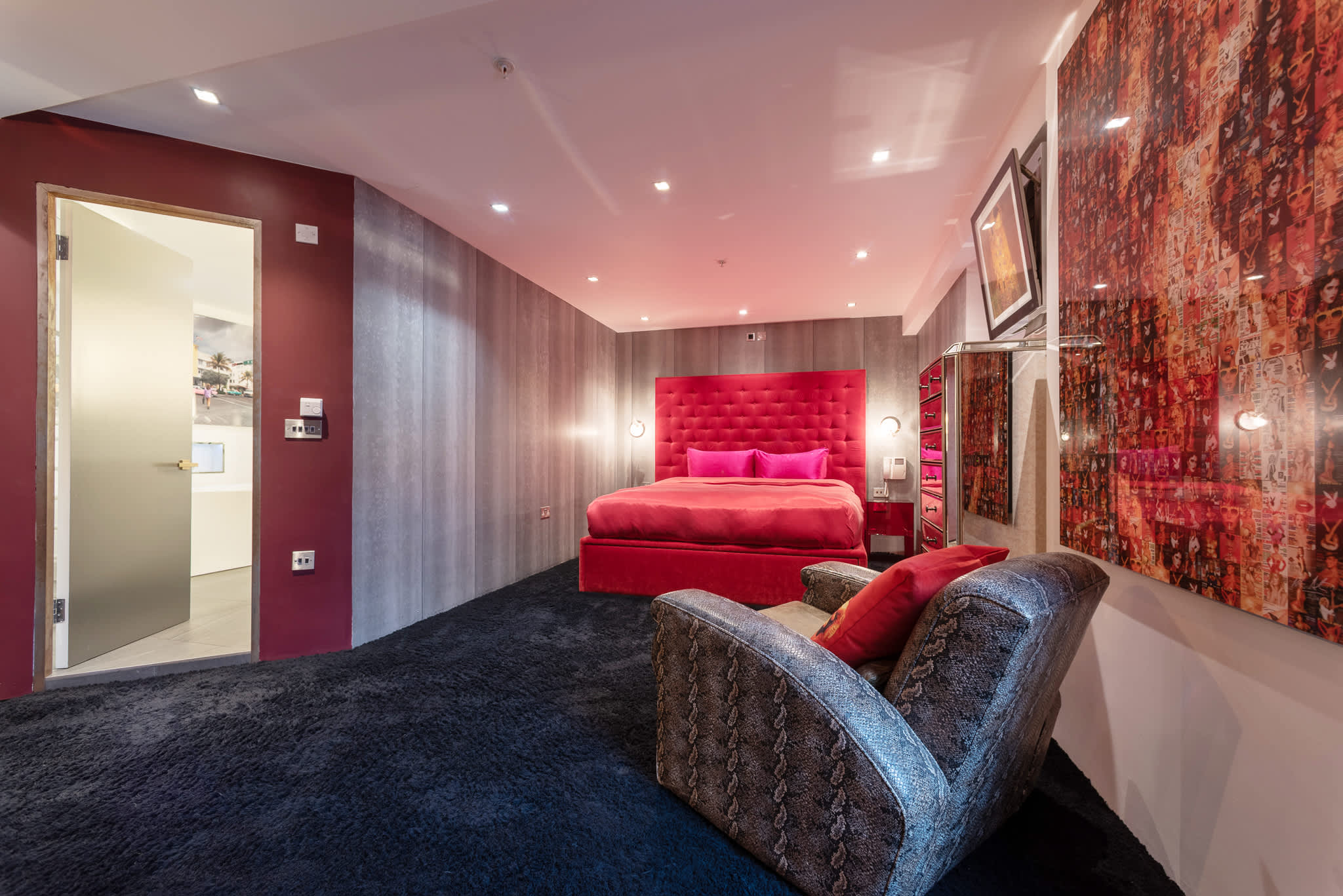 View Luxurious Loft Central Soho - 3 Bedrooms & Office! in 10 Richmond Mews W1D 3DD Luxurious Loft Central Soho - 3 Bedrooms & Office! in 10 Richmond Mews W1D 3DD - Property image 48 - VivreStays