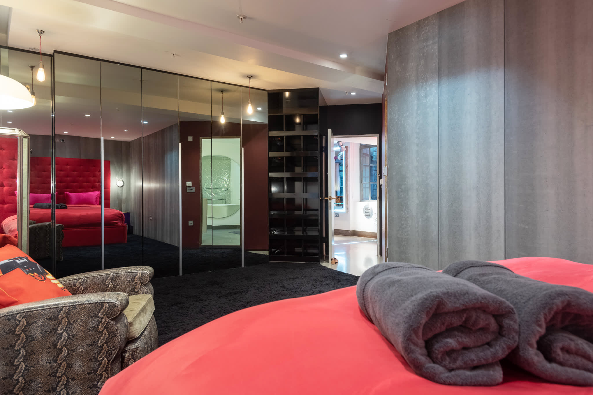 View Luxurious Loft Central Soho - 3 Bedrooms & Office! in 10 Richmond Mews W1D 3DD Luxurious Loft Central Soho - 3 Bedrooms & Office! in 10 Richmond Mews W1D 3DD - Property image 49 - VivreStays