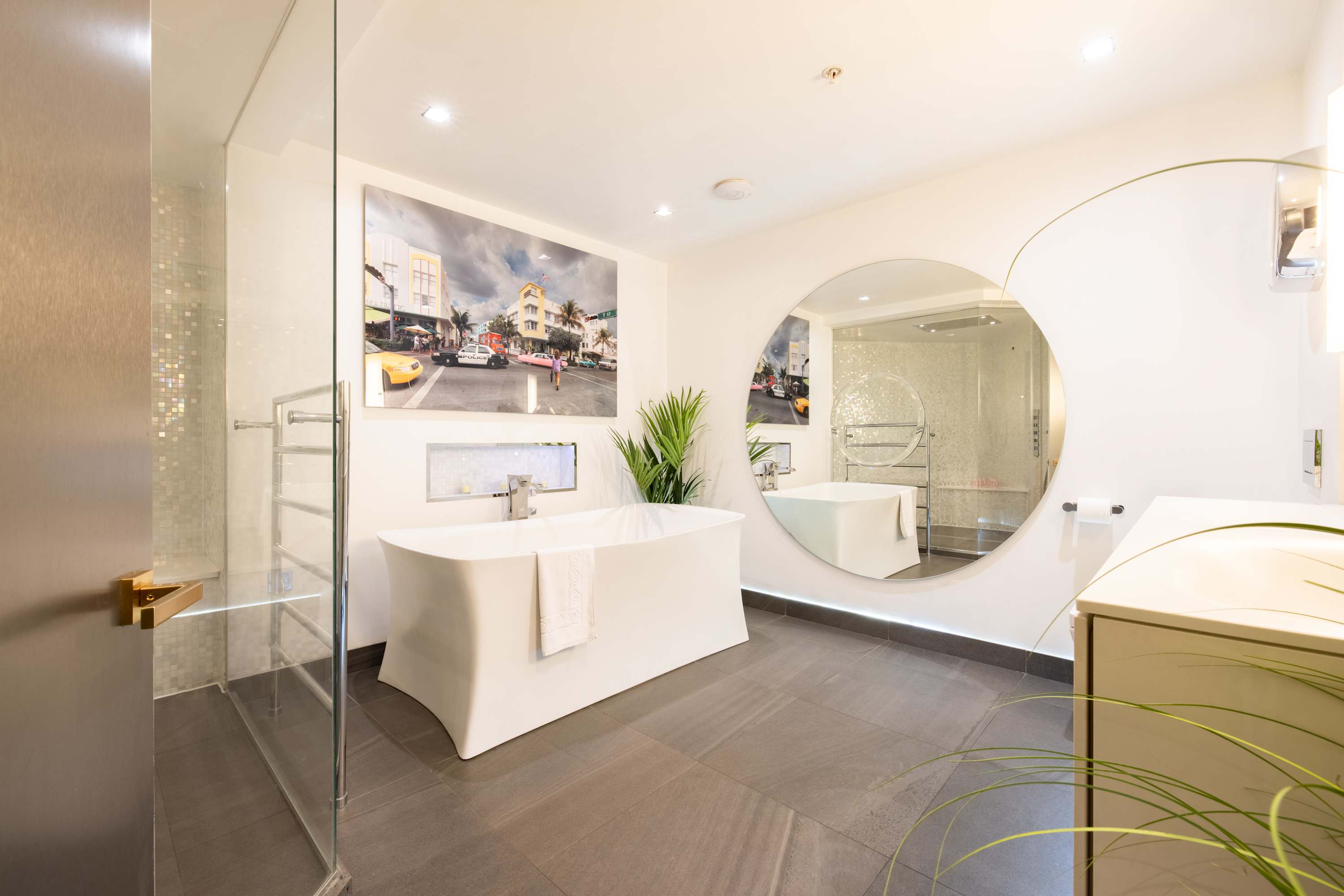 View Luxurious Loft Central Soho - 3 Bedrooms & Office! in 10 Richmond Mews W1D 3DD Luxurious Loft Central Soho - 3 Bedrooms & Office! in 10 Richmond Mews W1D 3DD - Property image 50 - VivreStays