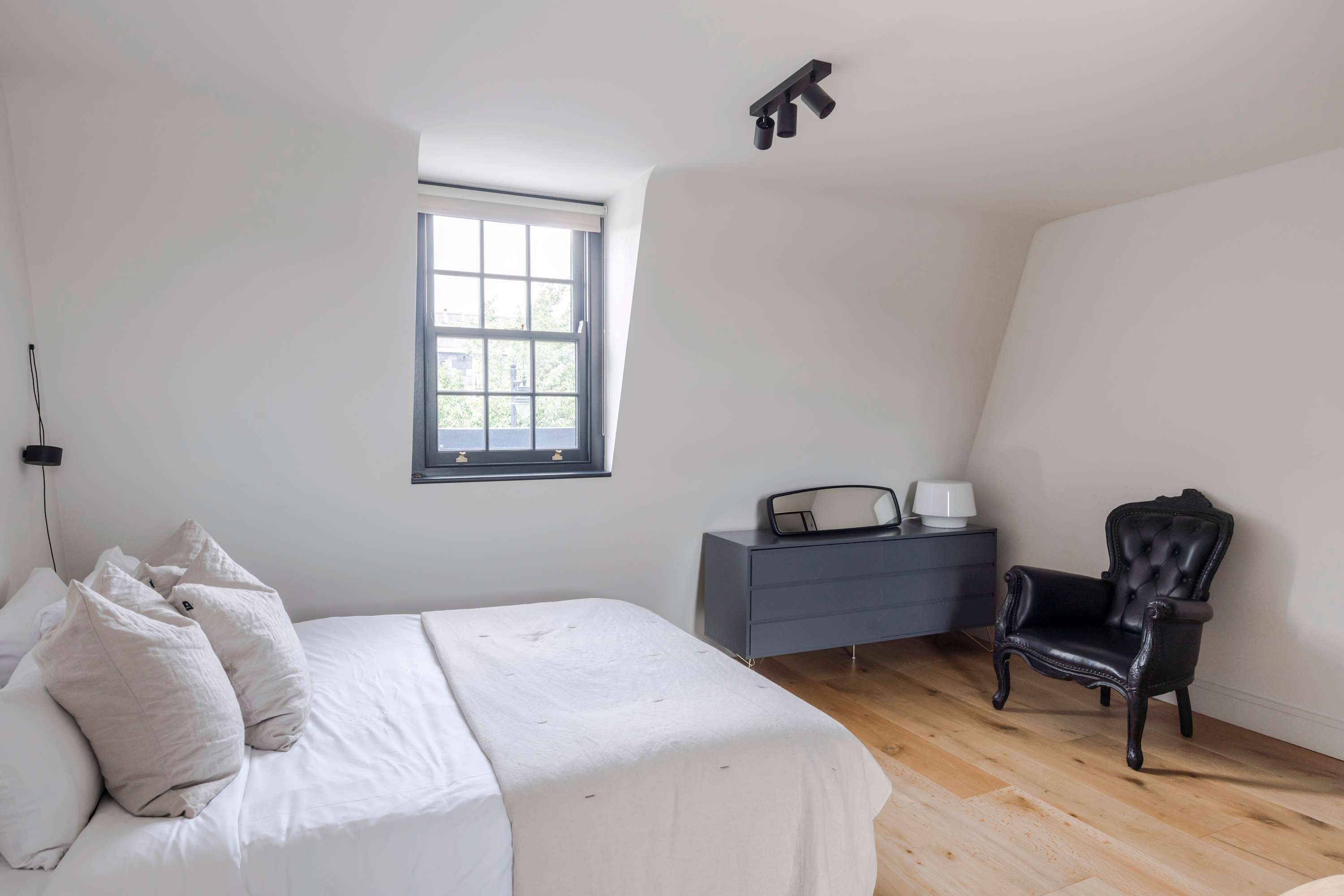 Stylish IslingtonTownhouse with Terrace & Garden in 12 Islington Park Street N1 1PU - Property image 40 - VivreStays