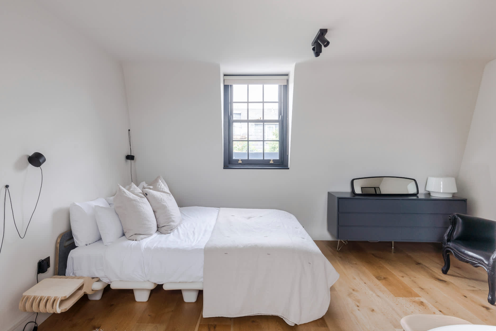 Stylish IslingtonTownhouse with Terrace & Garden in 12 Islington Park Street N1 1PU - Property image 41 - VivreStays