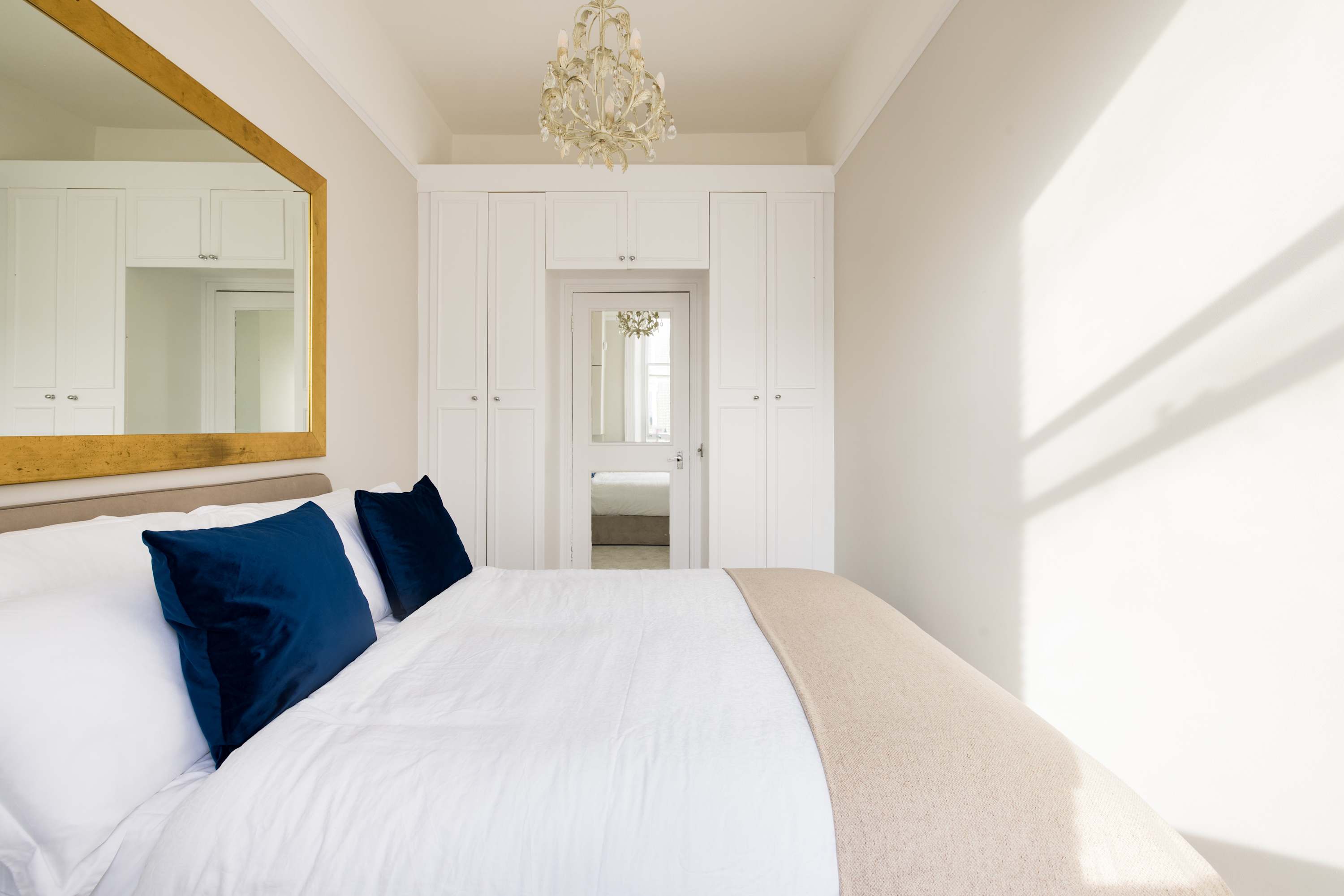 Chic & Light-filled Earls Court Flat near Tube in 49 Eardley Crescent SW5 9JT - Property image 31 - VivreStays