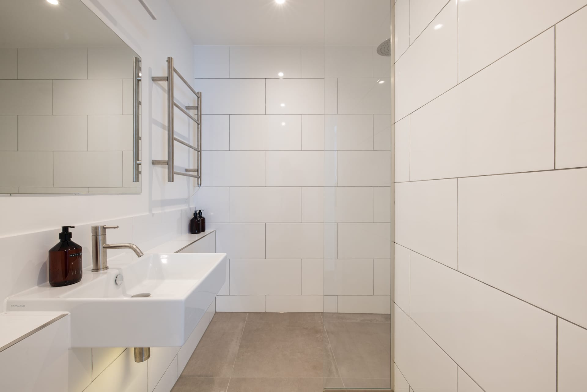 Light-filled Studio with AirCon near Tube in 9 Hogarth Road SW5 0QT - Property image 22 - VivreStays