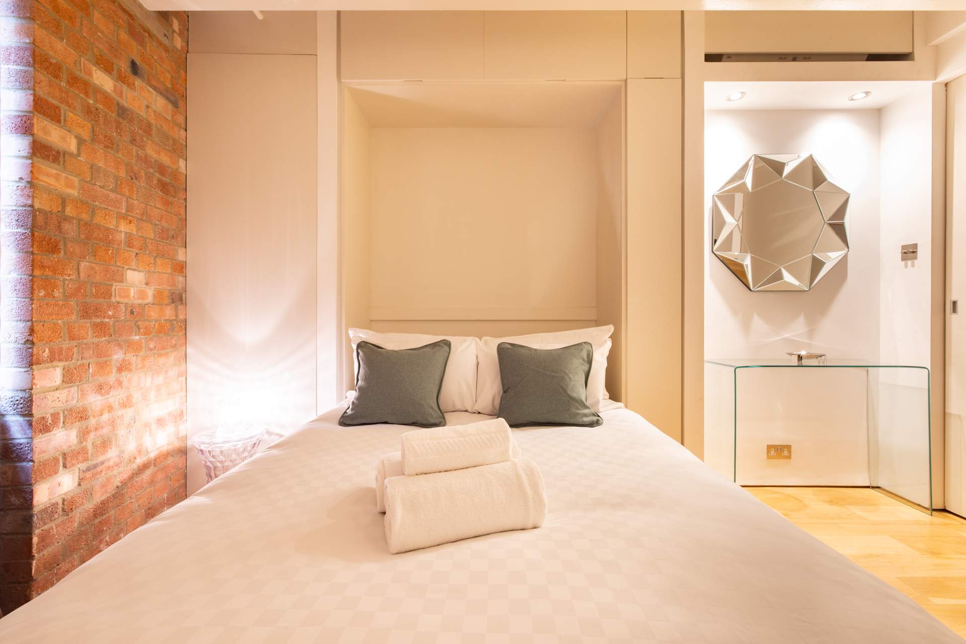 Central Soho Lofts with Lift,  AirCon & Concierge in 10 Richmond Mews W1D 3DD - Property image 30 - VivreStays