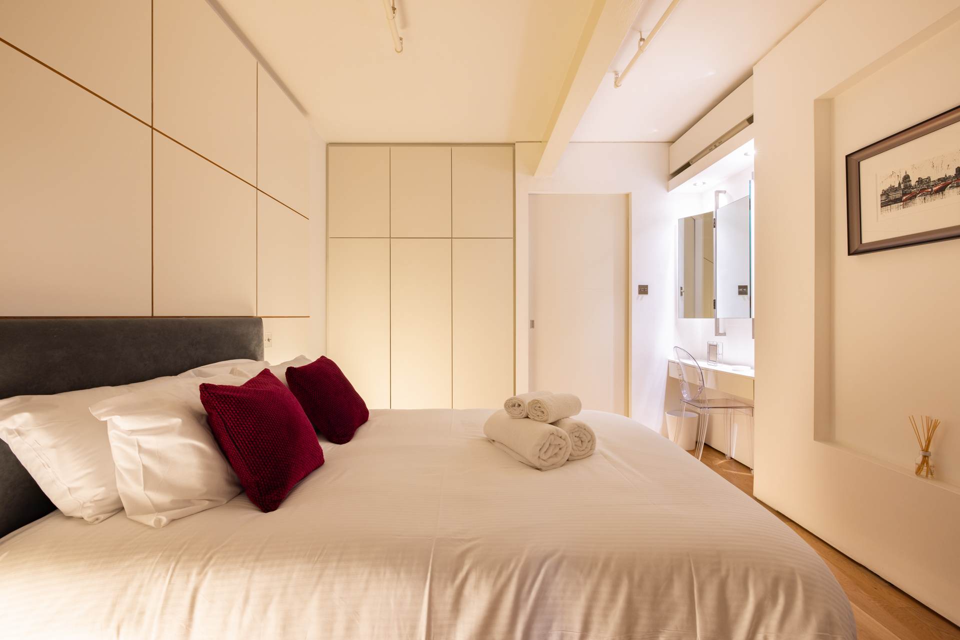Central Soho Lofts with Lift,  AirCon & Concierge in 10 Richmond Mews W1D 3DD - Property image 25 - VivreStays