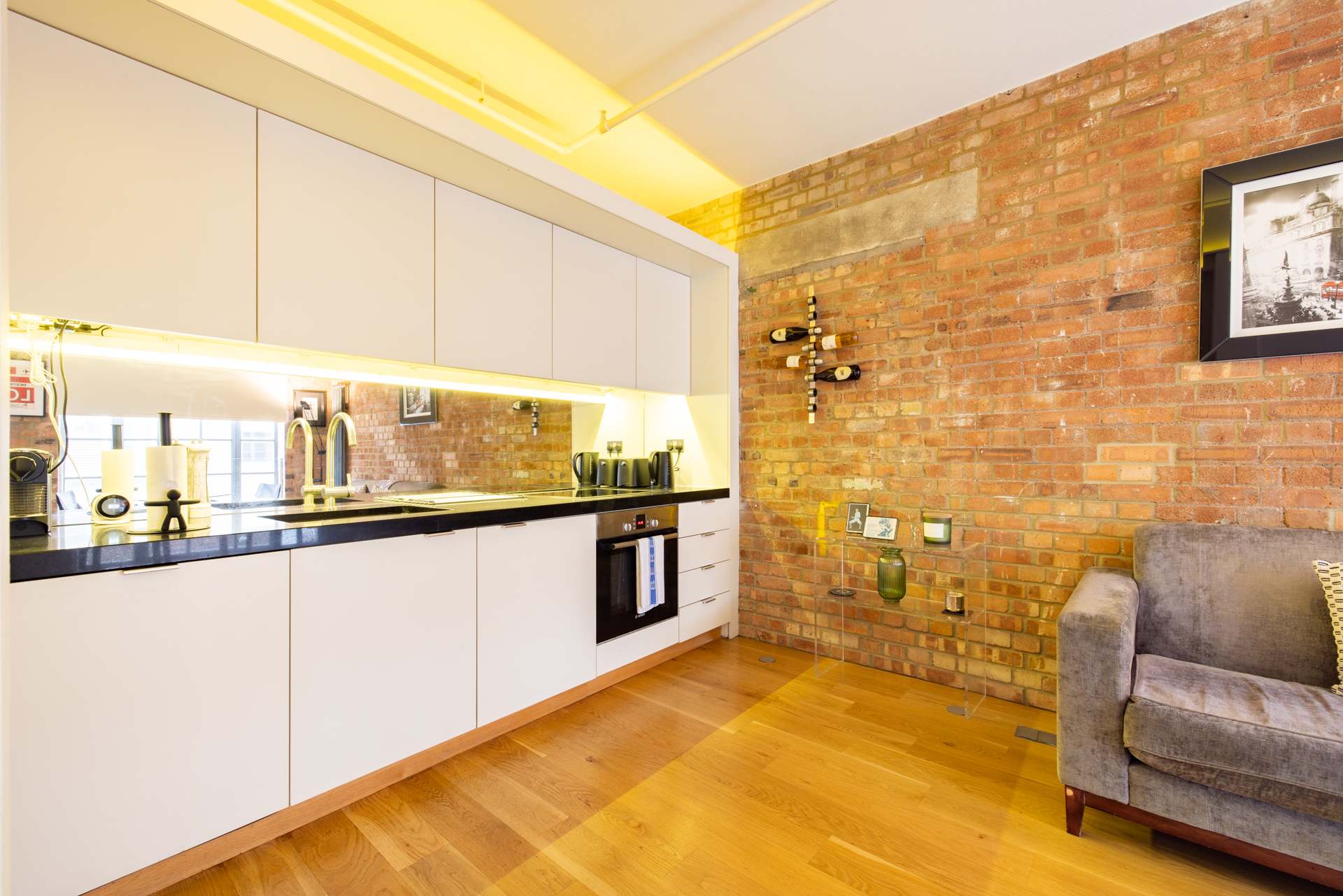 Central Soho Lofts with Lift,  AirCon & Concierge in 10 Richmond Mews W1D 3DD - Property image 24 - VivreStays