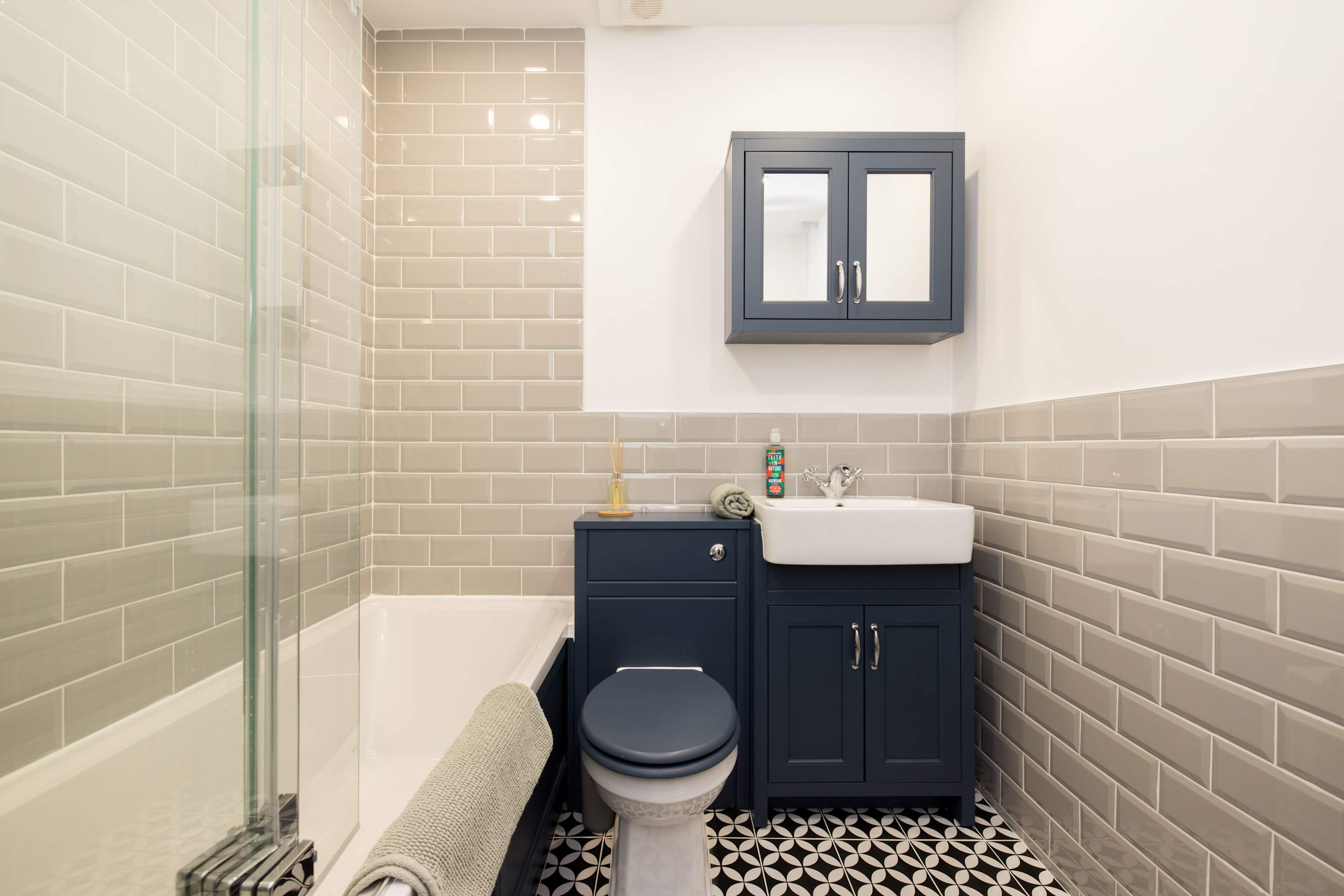 Charming Primrose Hill Rooftop Duplex in Gloucester Avenue 58 NW1 8JD - Property image 38 - VivreStays