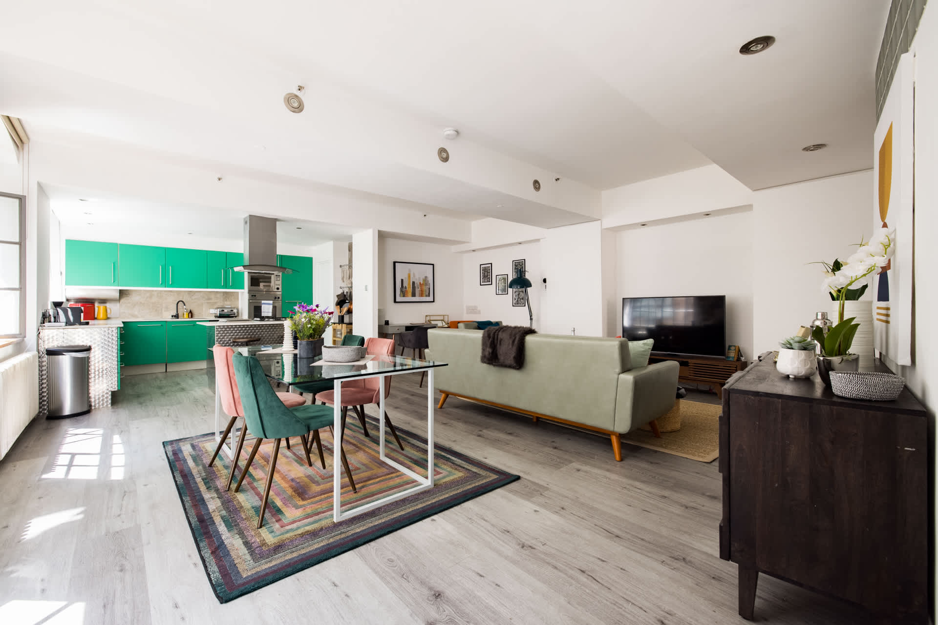 Soho Warehouse Loft with Concierge & Lift in Richmond Mews W1D 3DD - Property image 17 - VivreStays