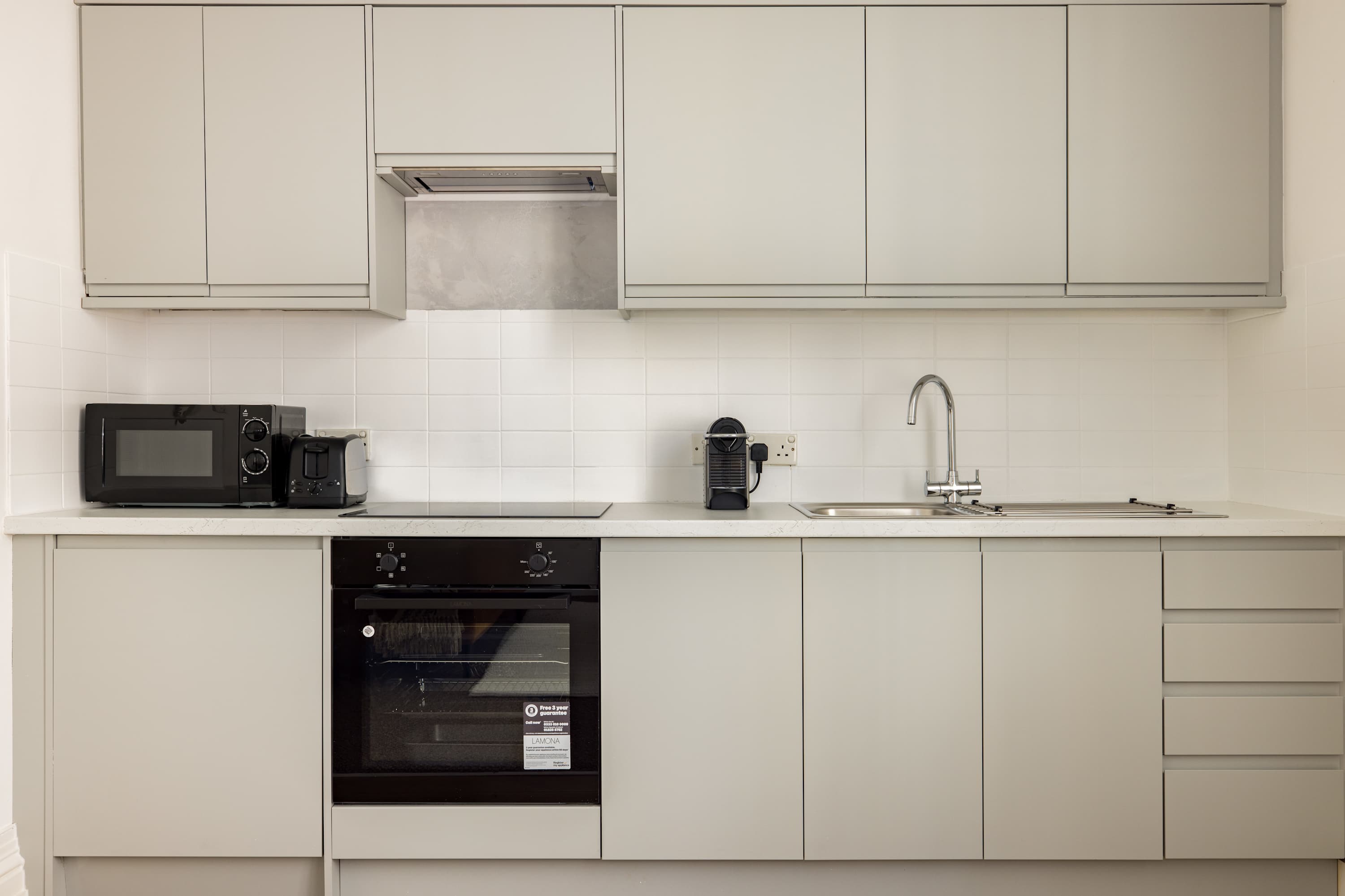 Spacious Earls Court Apt - Office & Rear Terrace in 58 Eardley Crescent SW5 9JZ - Property image 34 - VivreStays