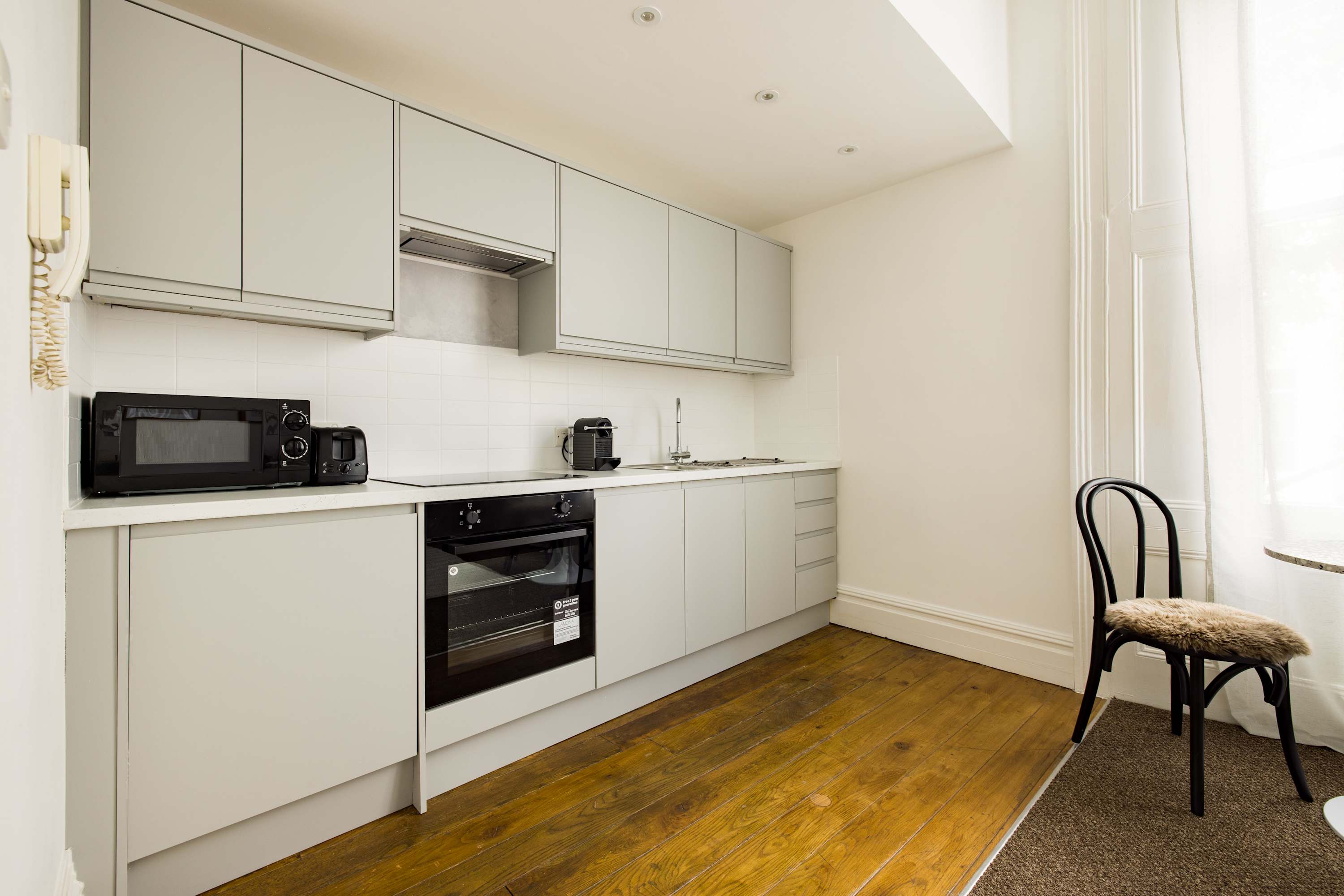 Spacious Earls Court Apt - Office & Rear Terrace in 58 Eardley Crescent SW5 9JZ - Property image 35 - VivreStays