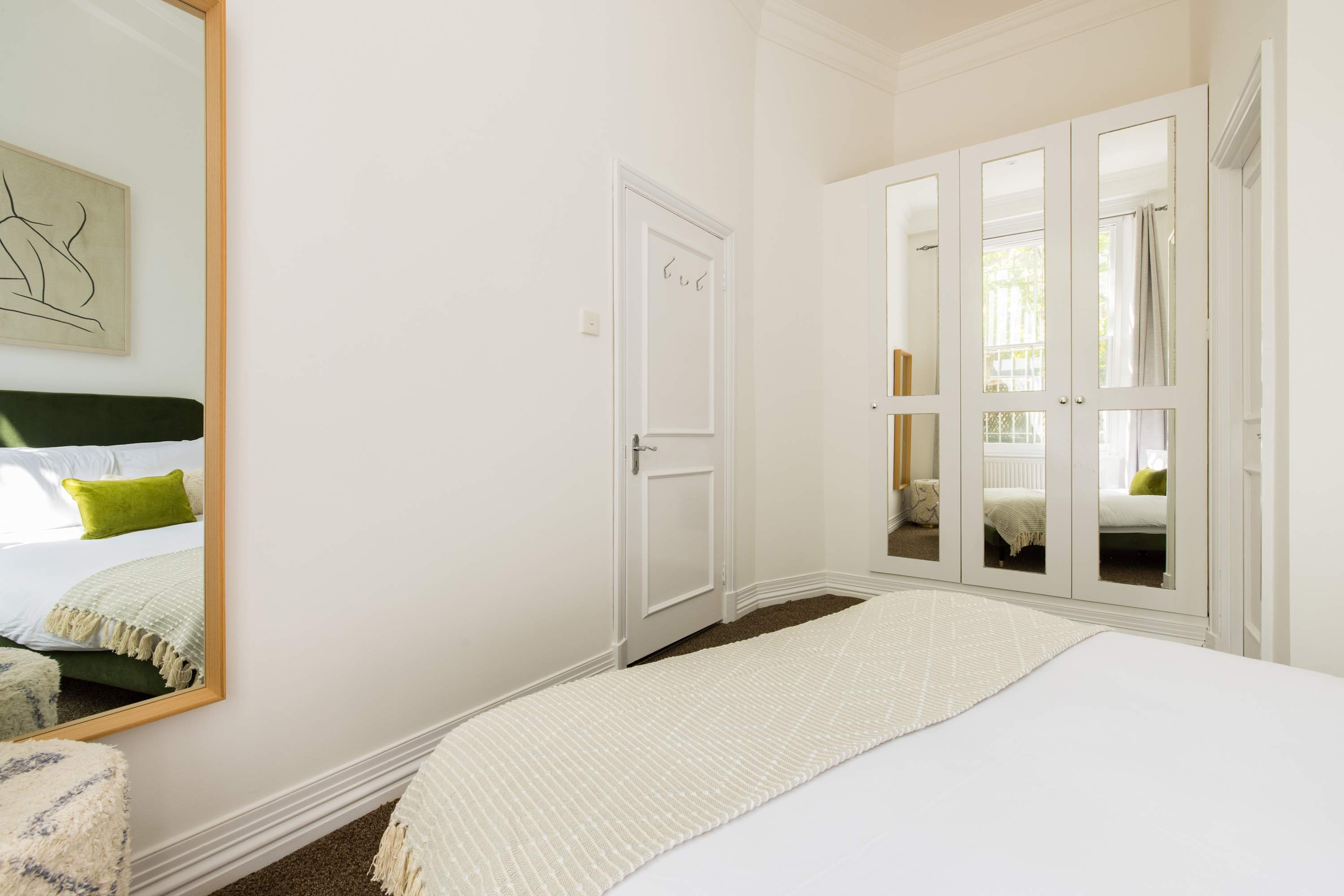 Spacious Earls Court Apt - Office & Rear Terrace in 58 Eardley Crescent SW5 9JZ - Property image 37 - VivreStays