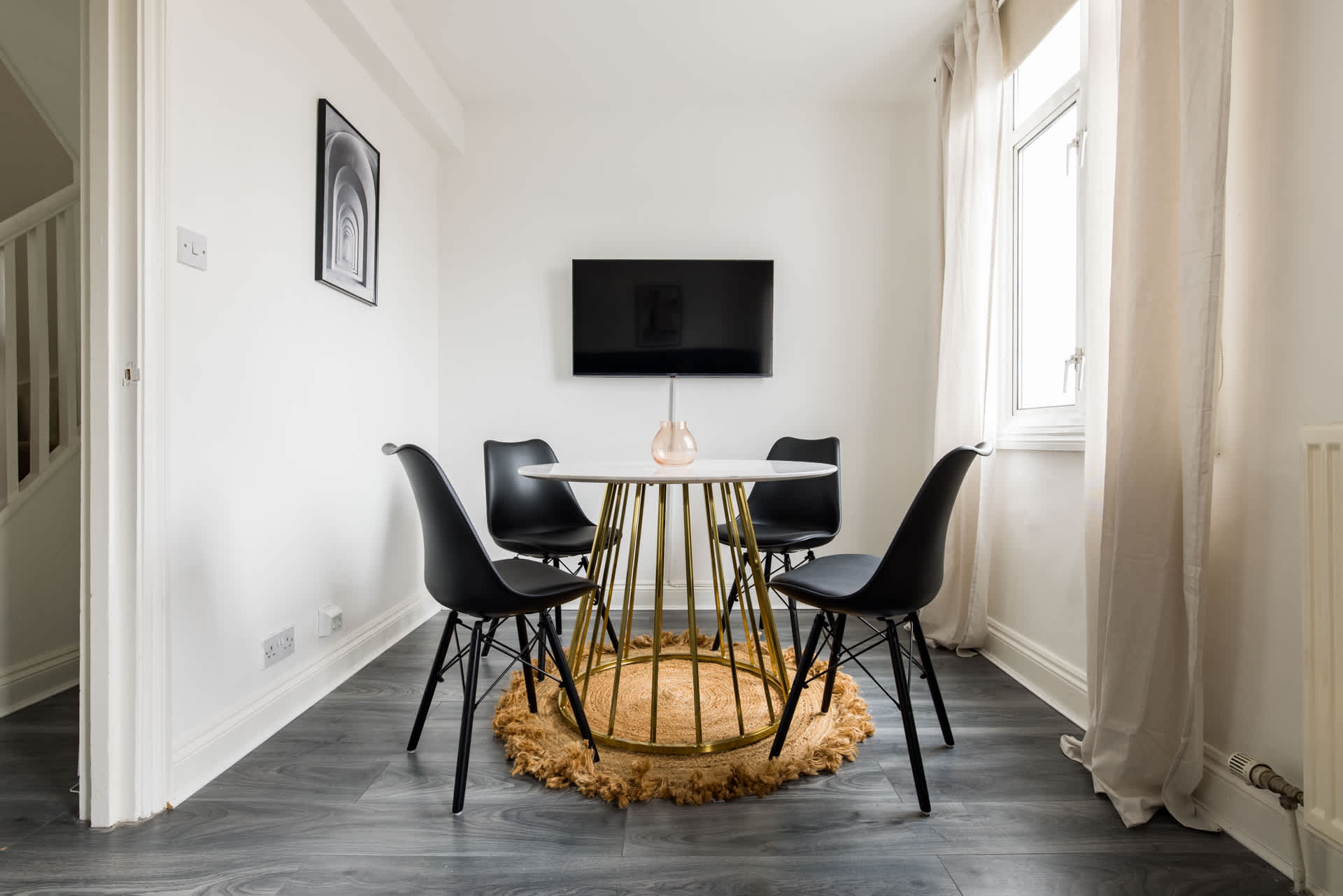 2 Bedroom Apartment - Shepherd's Bush in 112 Goldhawk Road W12 8HD - Property image 24 - VivreStays