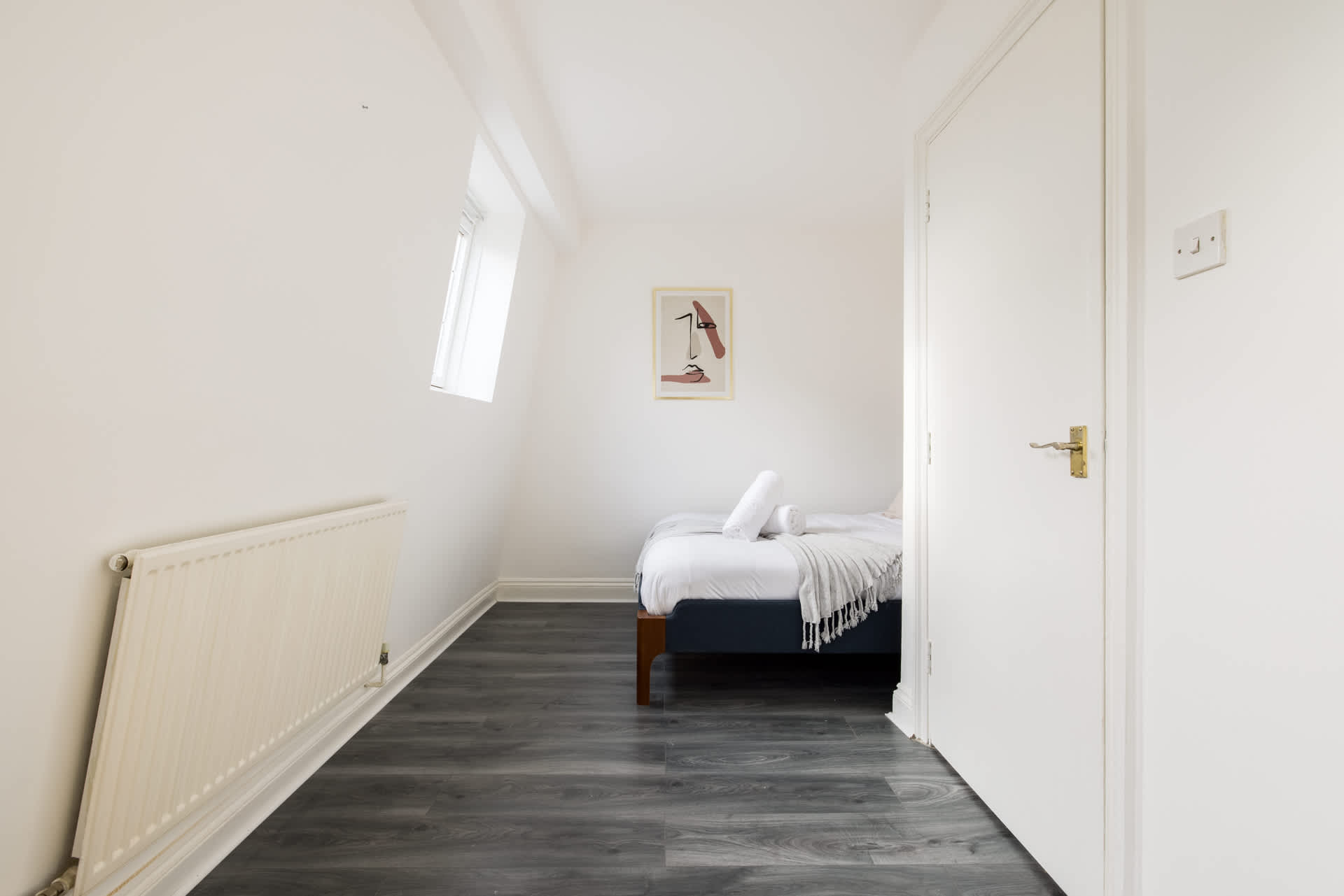 2 Bedroom Apartment - Shepherd's Bush in 112 Goldhawk Road W12 8HD - Property image 26 - VivreStays