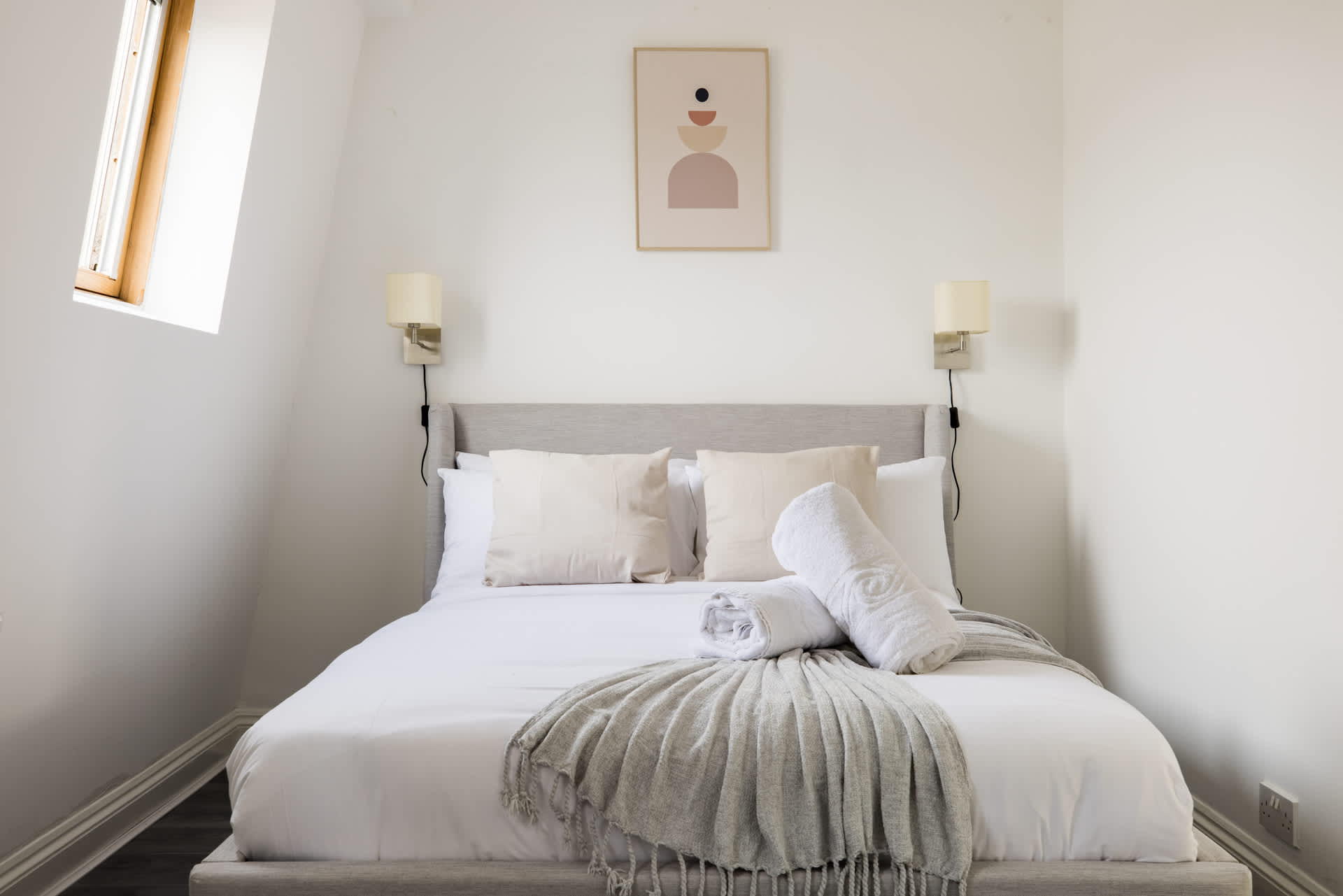 2 Bedroom Apartment - Shepherd's Bush in 112 Goldhawk Road W12 8HD - Property image 30 - VivreStays