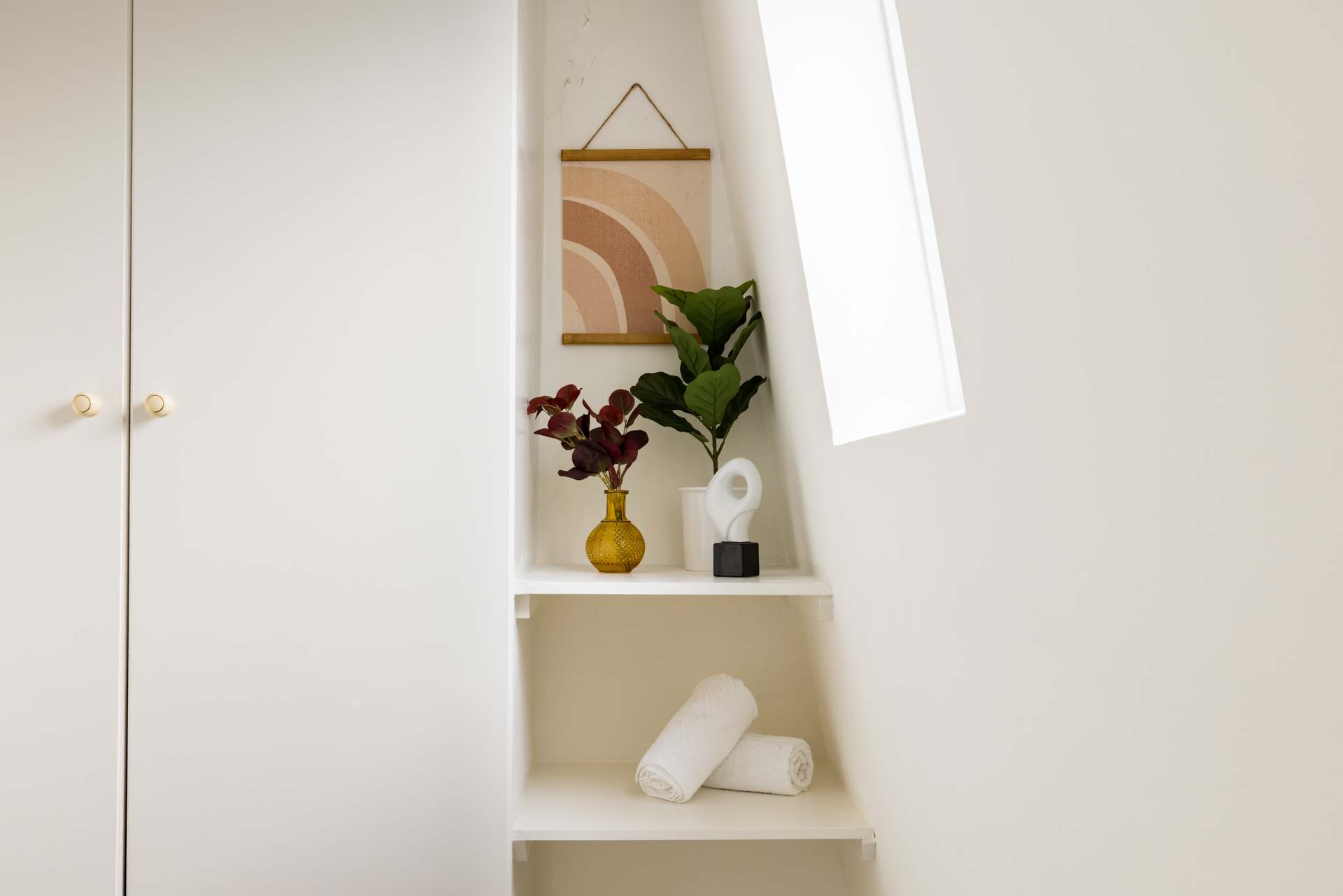 2 Bedroom Apartment - Shepherd's Bush in 112 Goldhawk Road W12 8HD - Property image 28 - VivreStays