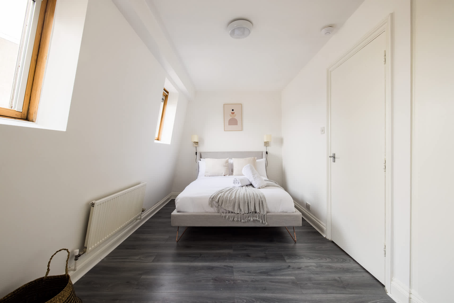 2 Bedroom Apartment - Shepherd's Bush in 112 Goldhawk Road W12 8HD - Property image 31 - VivreStays