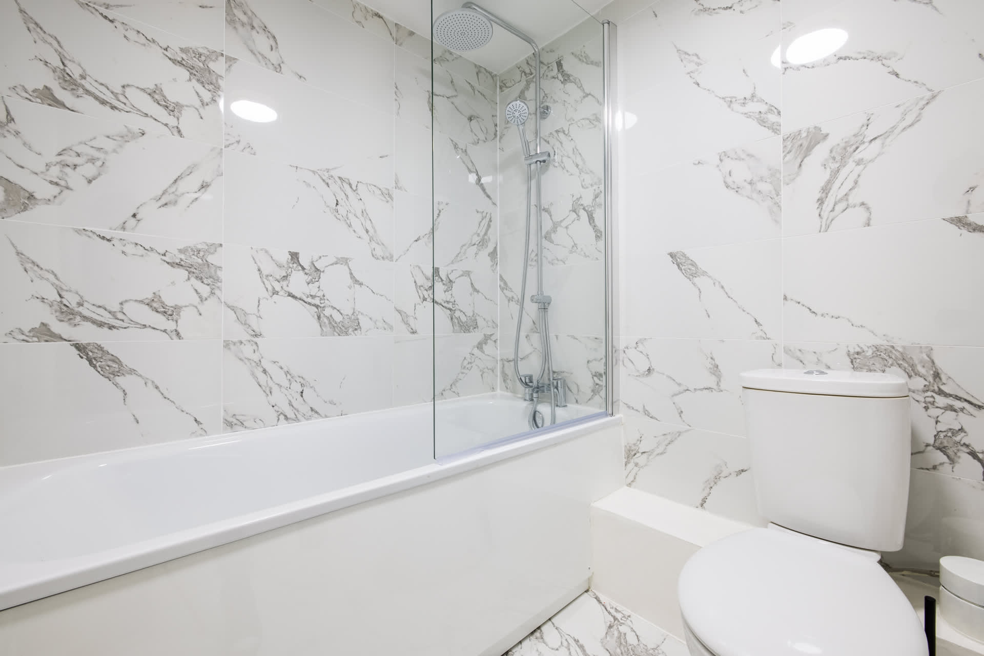 2 Bedroom Apartment - Shepherd's Bush in 112 Goldhawk Road W12 8HD - Property image 33 - VivreStays