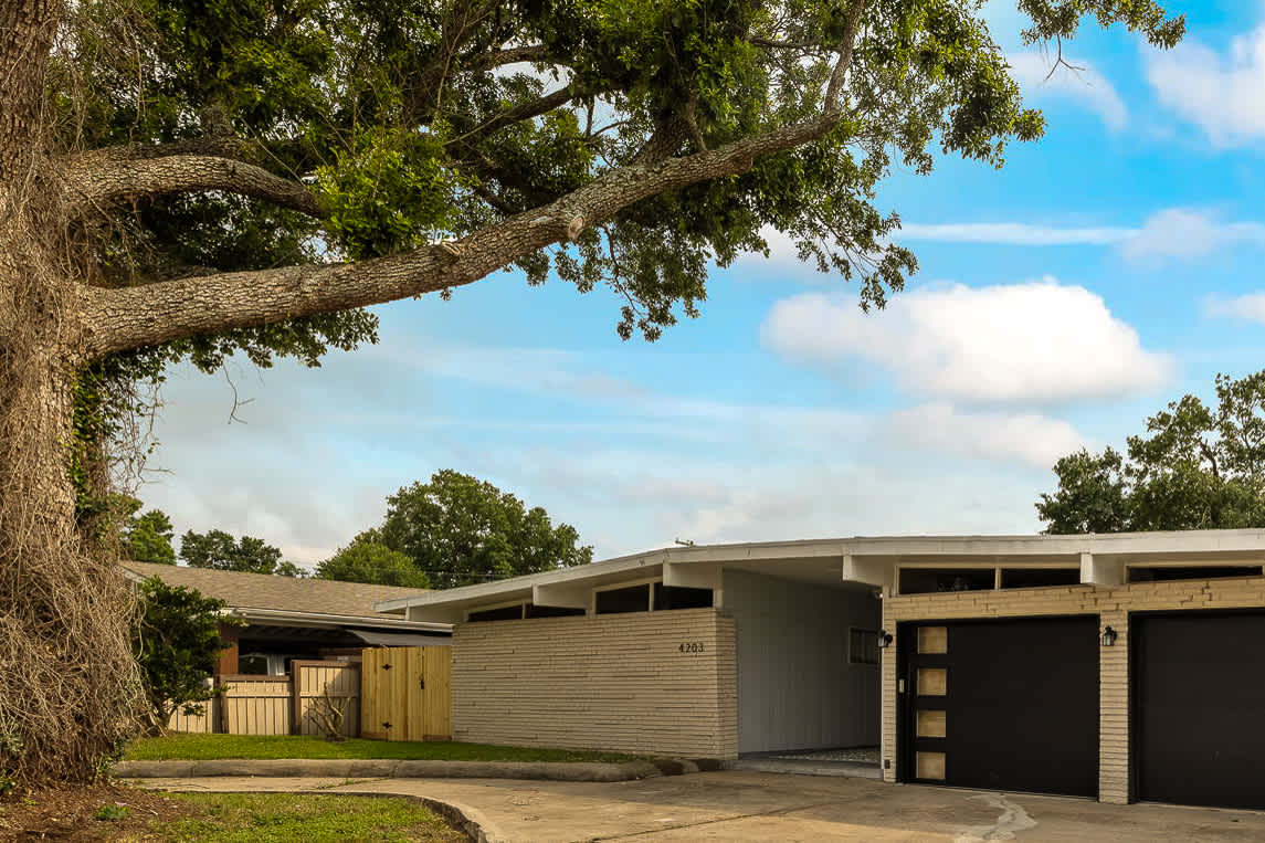 Newly Renovated 6BR/3BA Port Arthur Home with Hot Tub