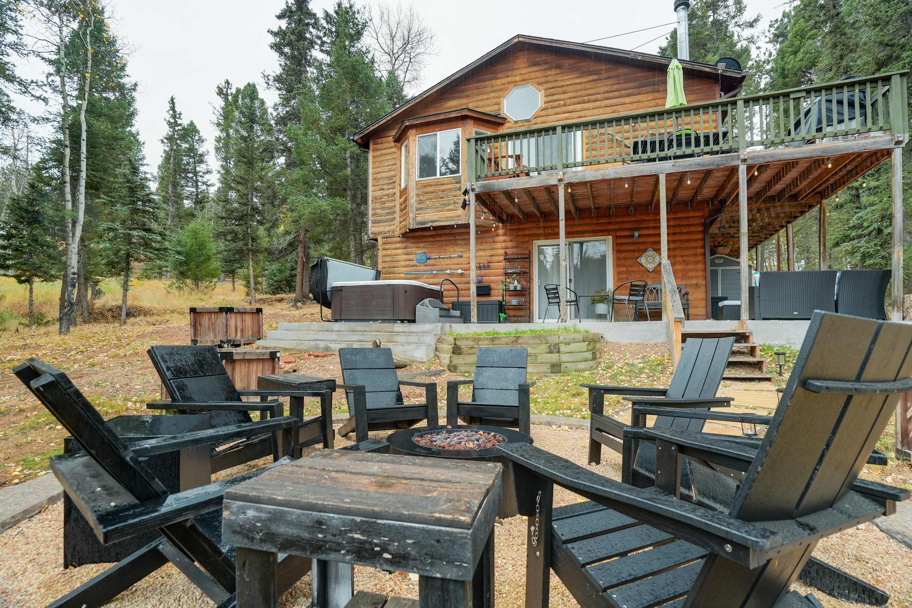 Pinetop Cabin! Hot Tub, BBQ, Arcade & Scenic View โ Florissant, CO โ vacation rental