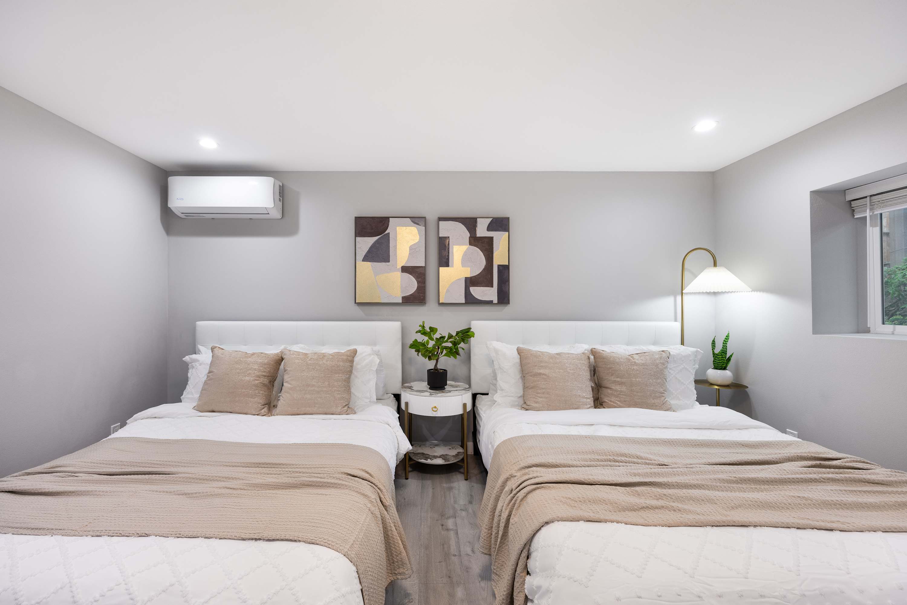 Kirkland Home with 2 Queen Beds - Totem Lake Village