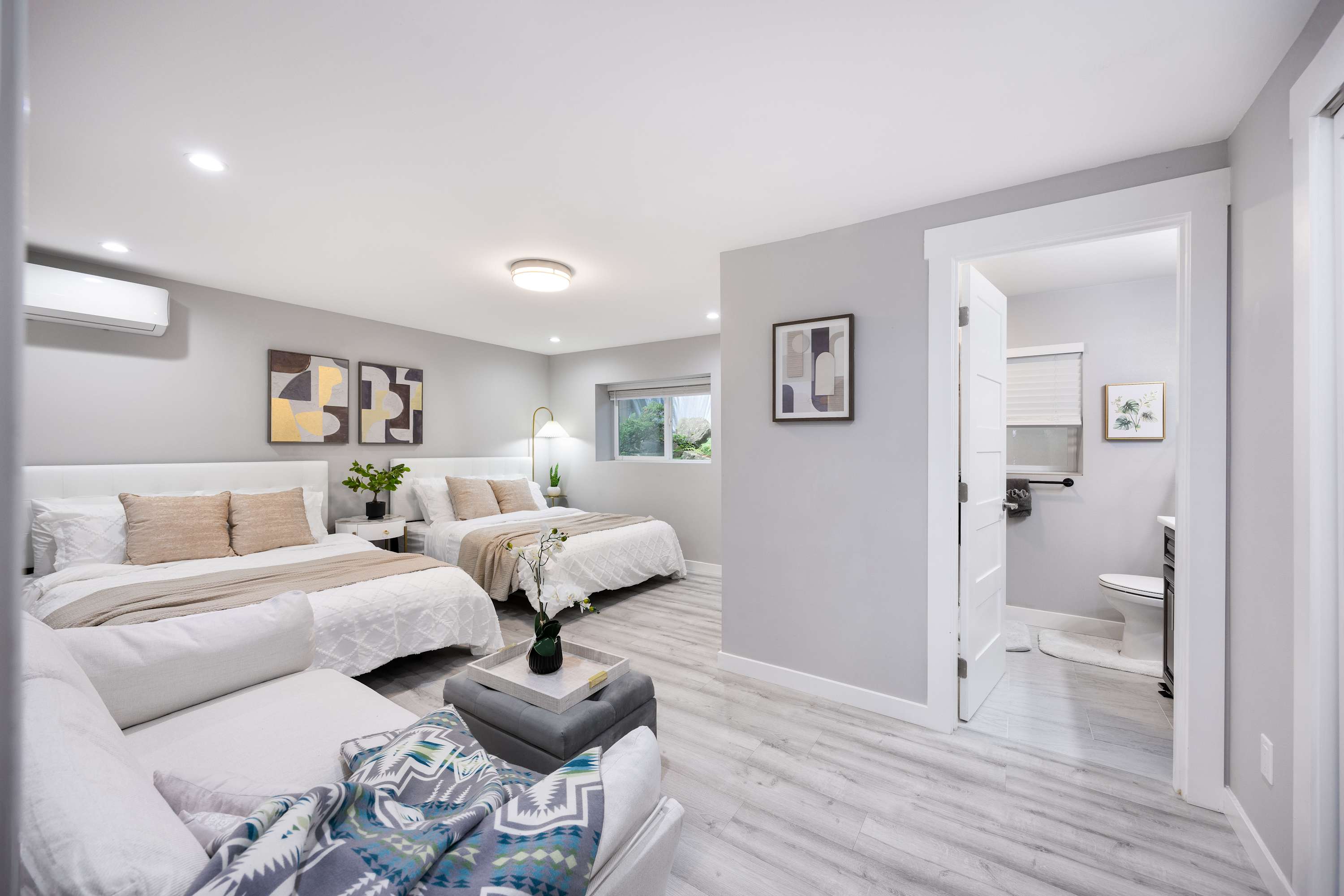 Kirkland Home with 2 Queen Beds - Totem Lake Village