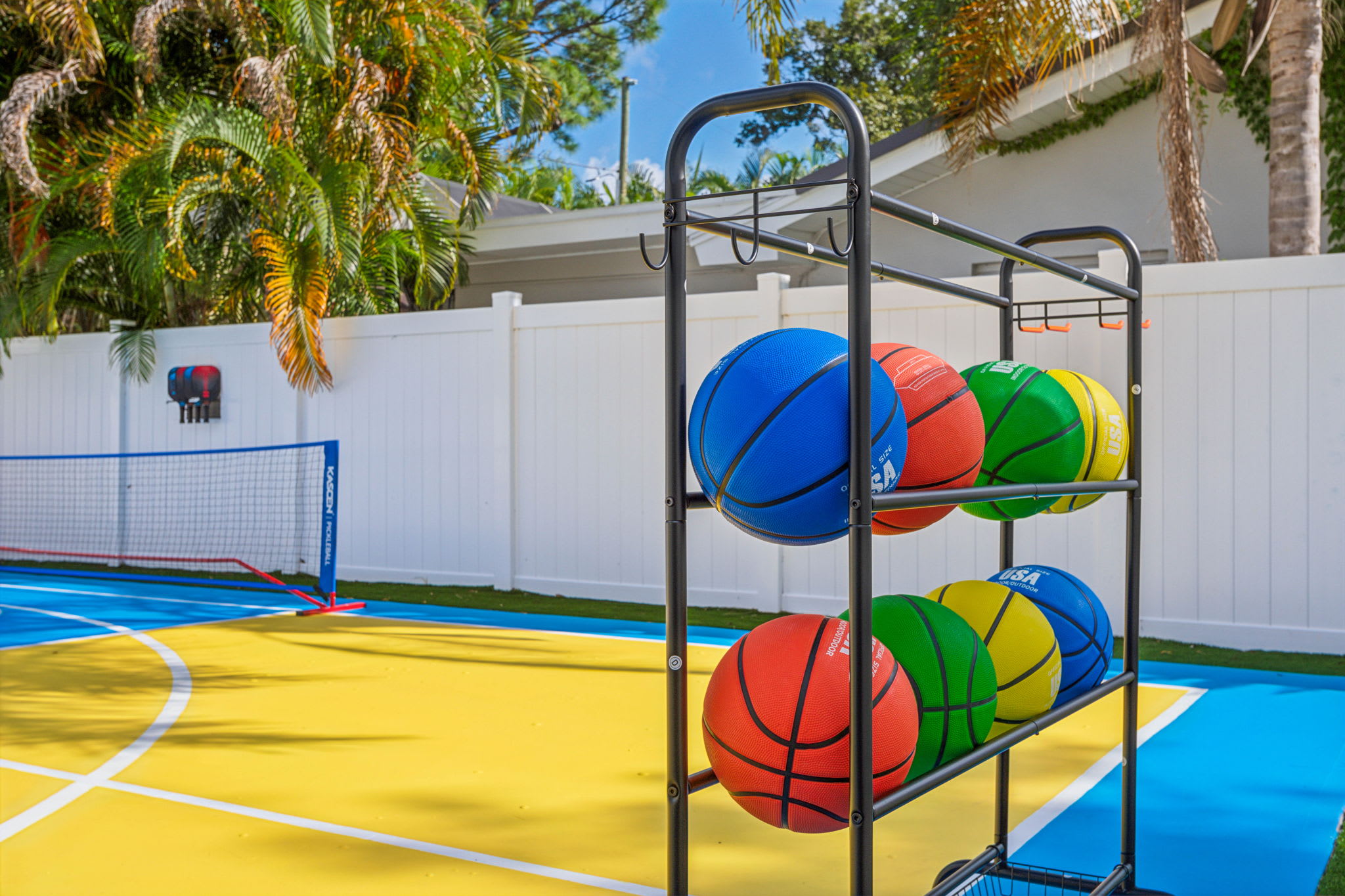 Tropical boho retreat w/private salt pool & games