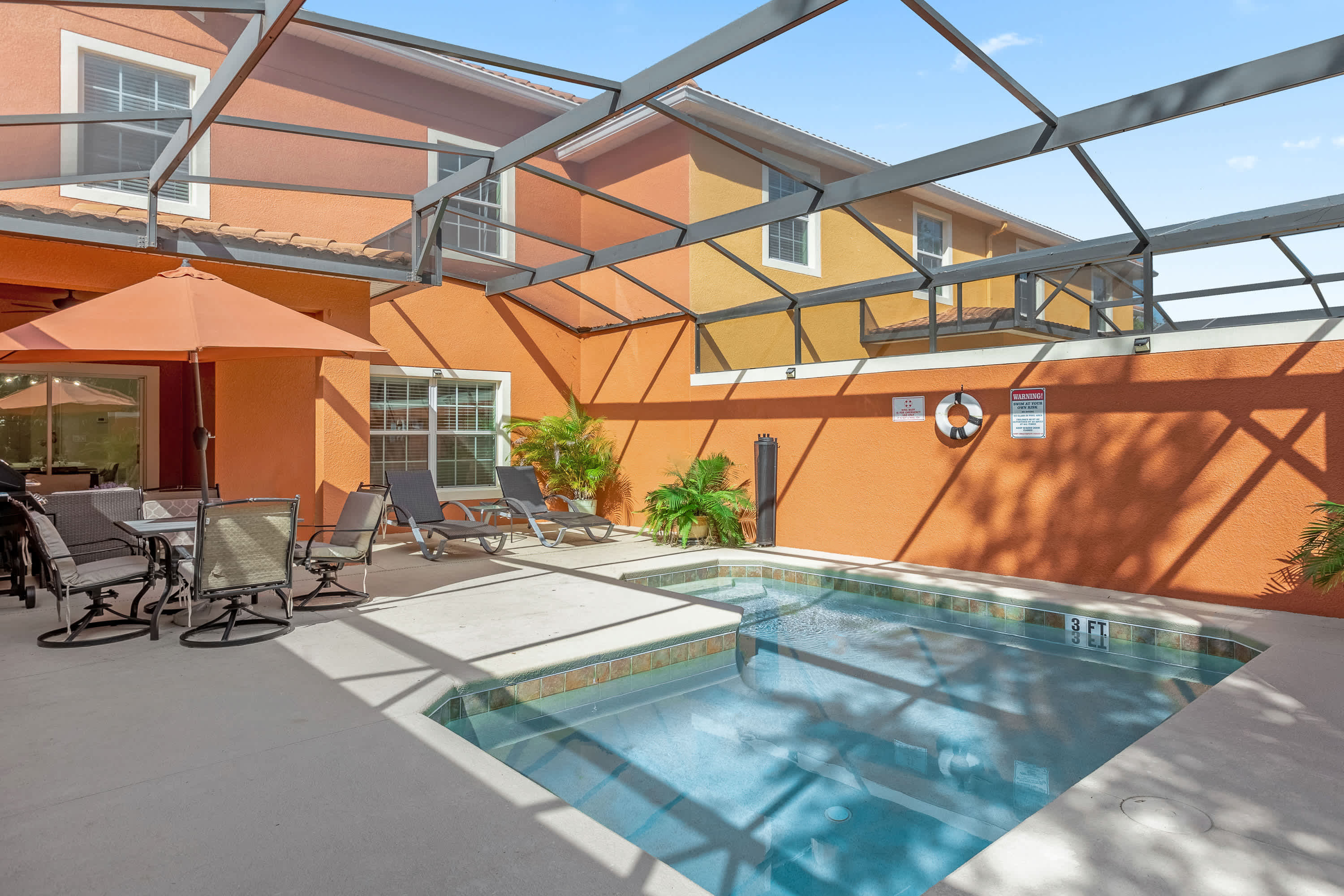 Upstay Family Home w Pool Sundeck Pet friendly