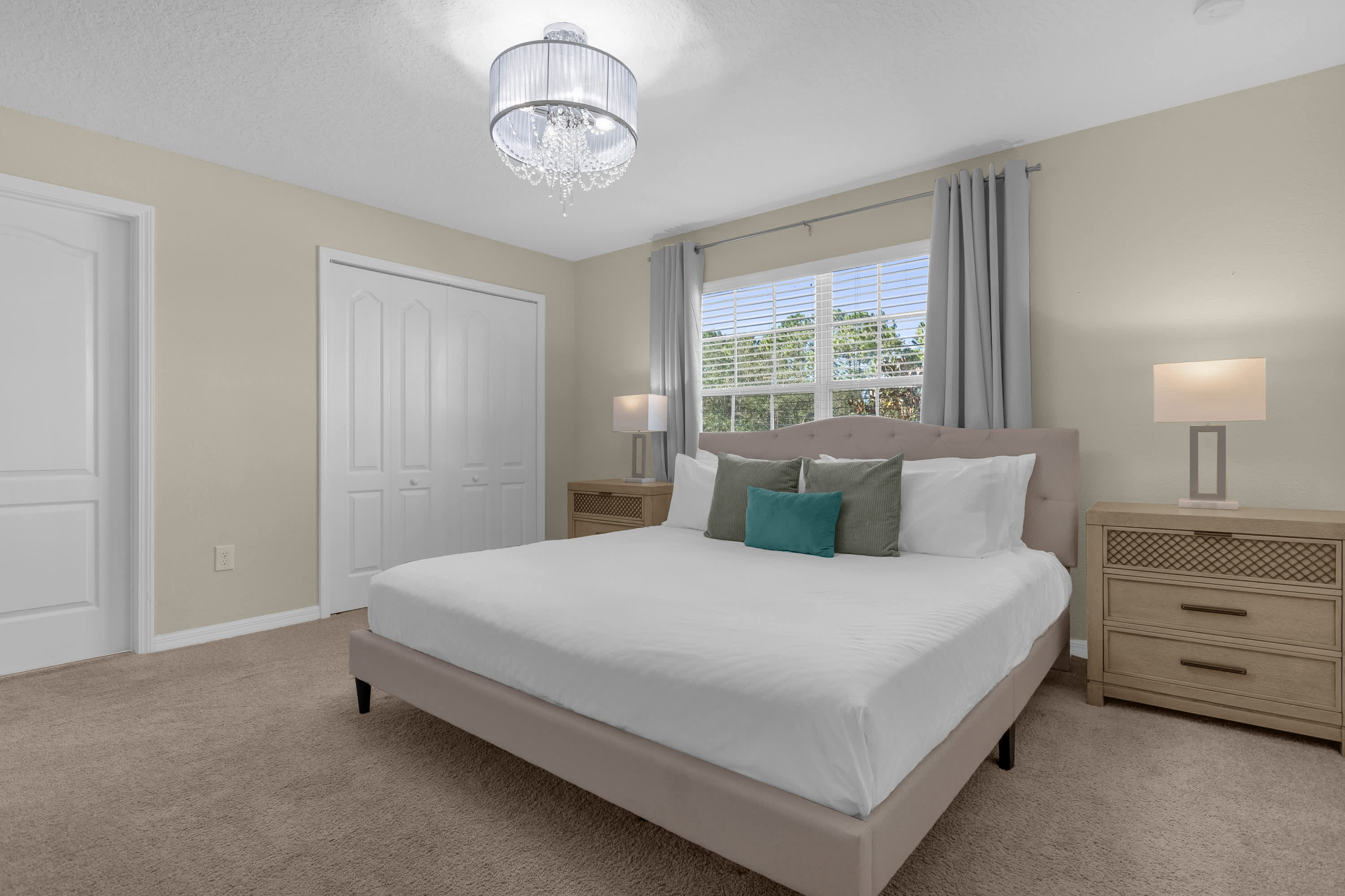 Upstay Pet friendly Family Home w Pool Sundeck 2