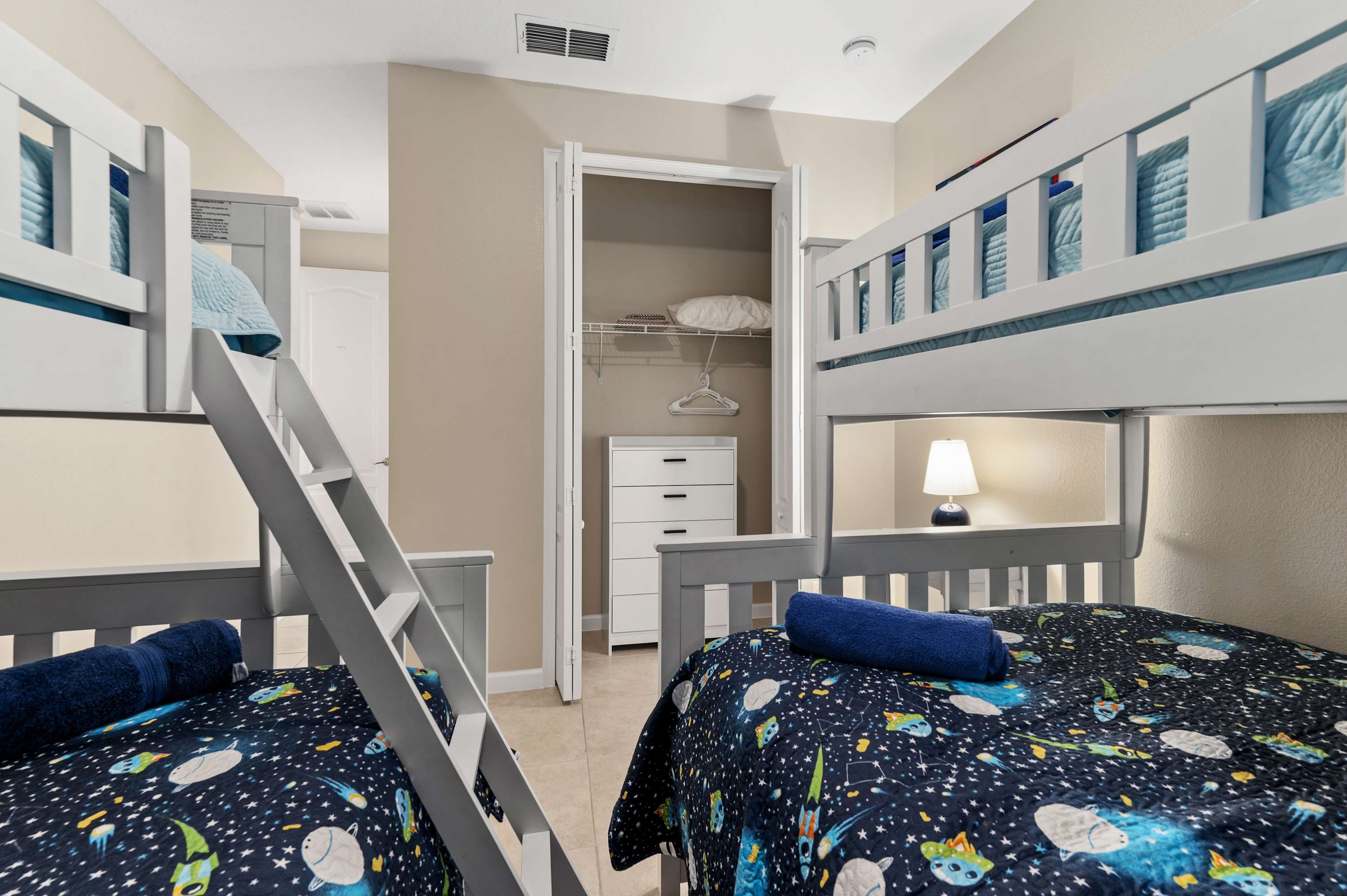 Heated Pool, Lazy River, Game Room 12 MI to Disney