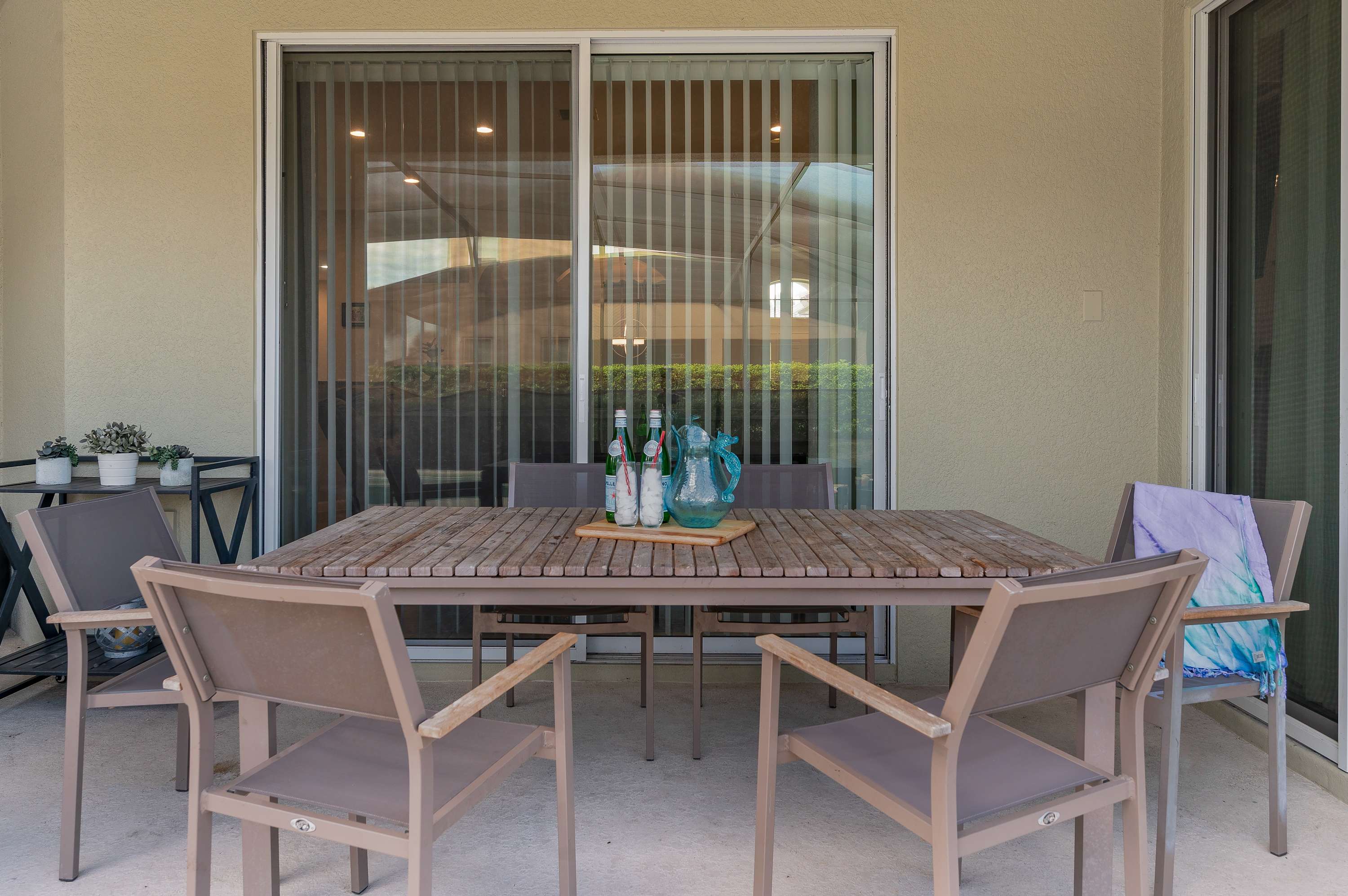 Heated Pool, Lazy River, Game Room 12 MI to Disney