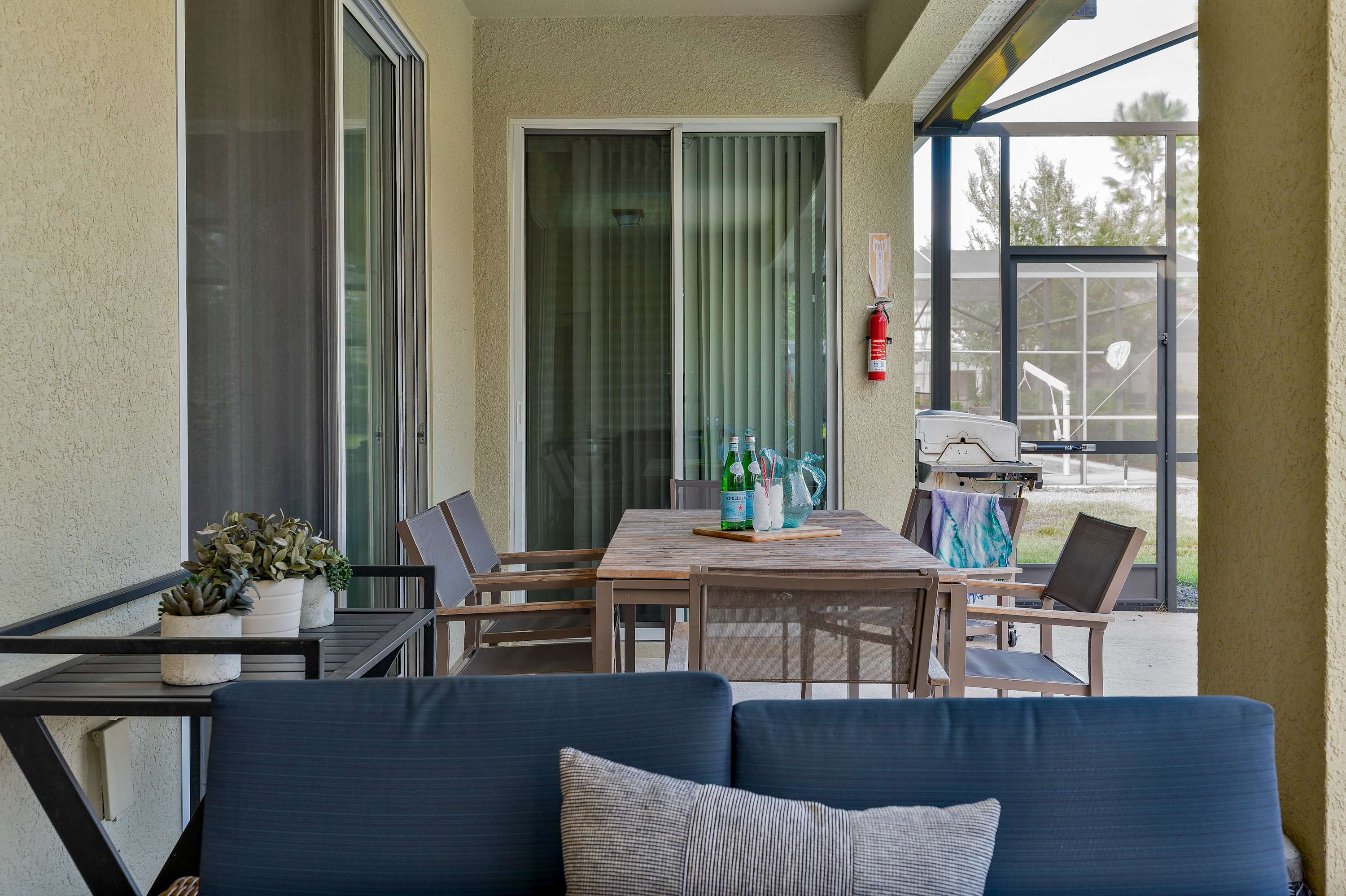 Heated Pool, Lazy River, Game Room 12 MI to Disney