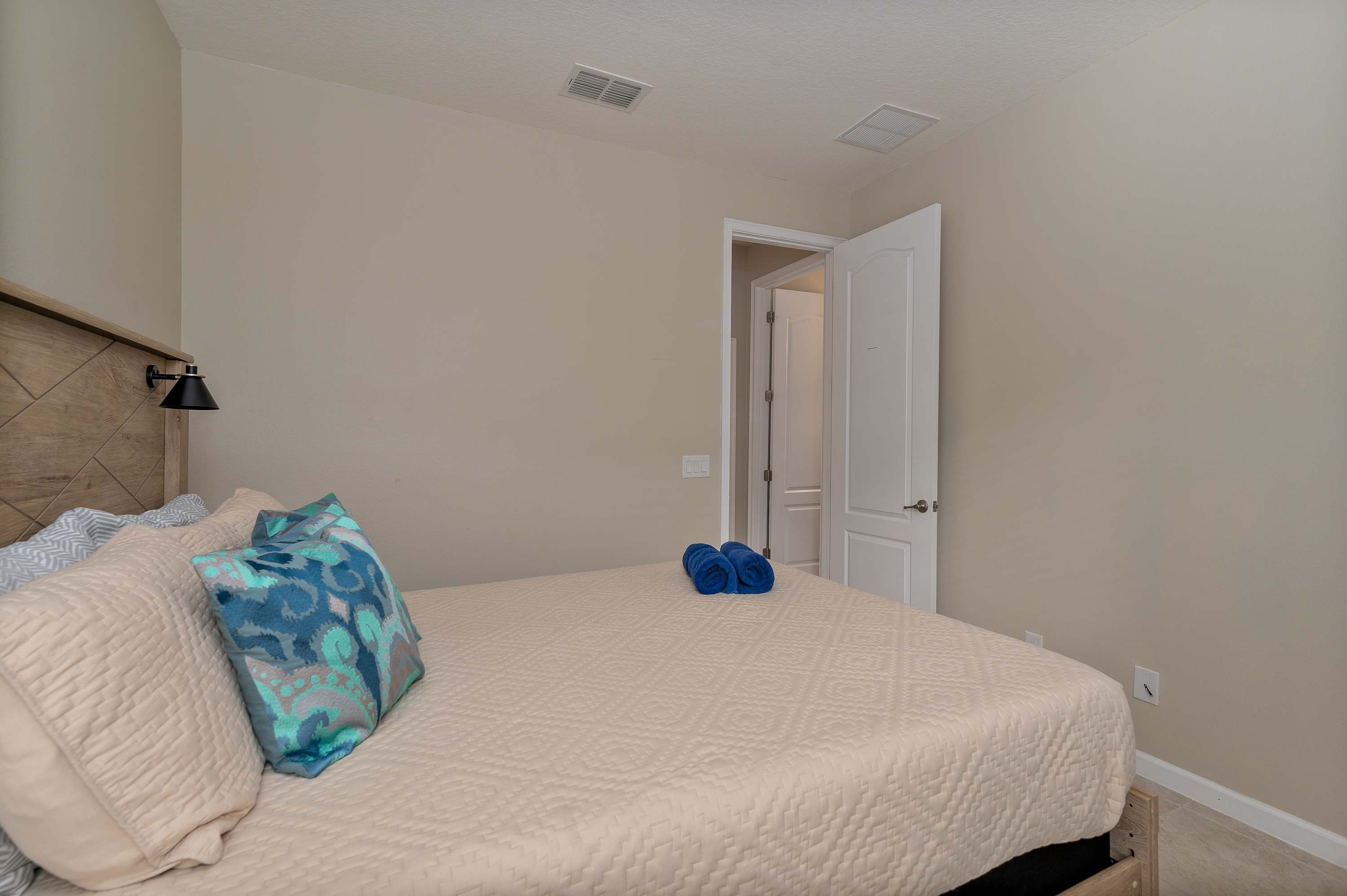 Heated Pool, Lazy River, Game Room 12 MI to Disney