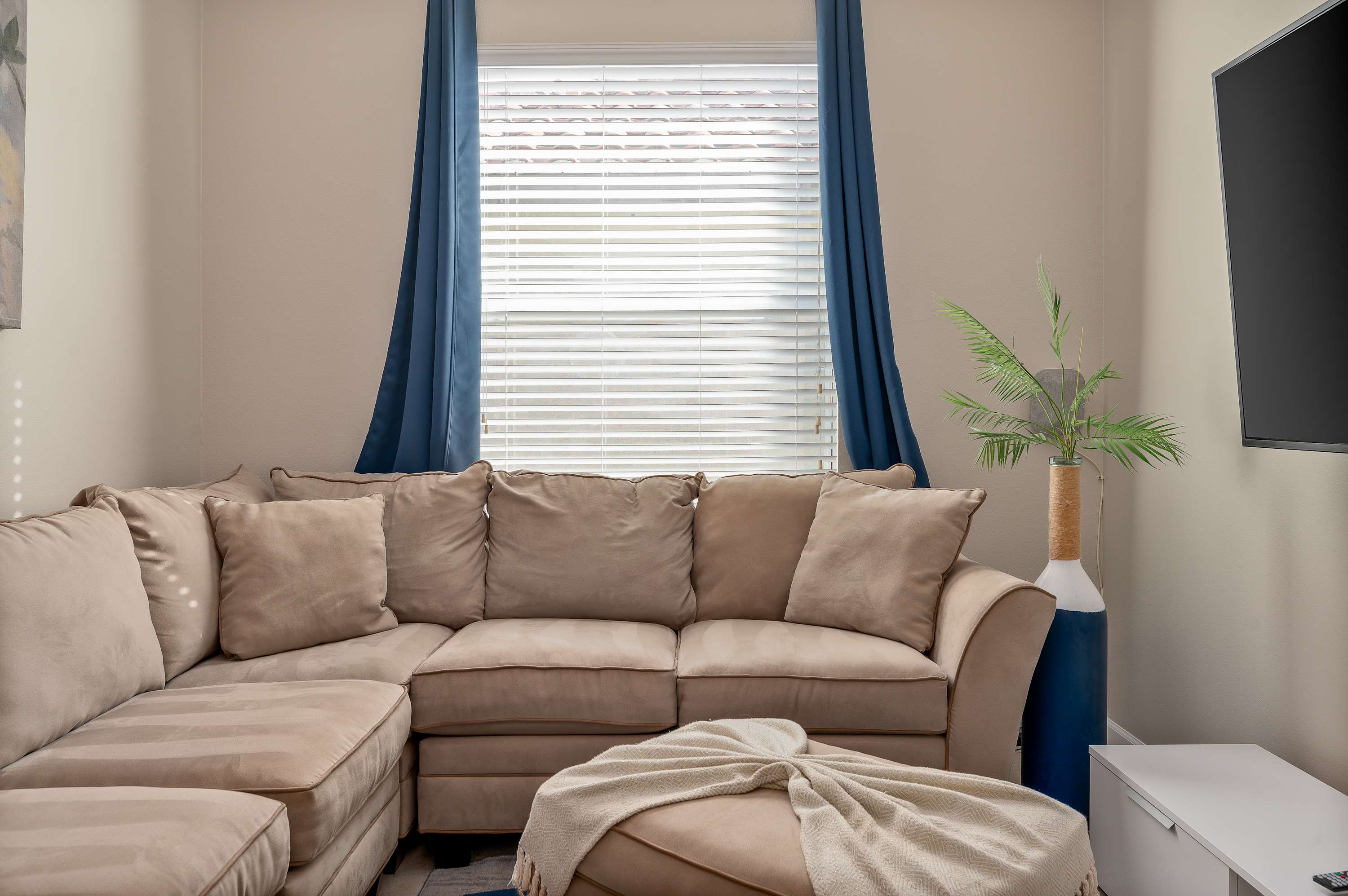 Heated Pool, Lazy River, Game Room 12 MI to Disney