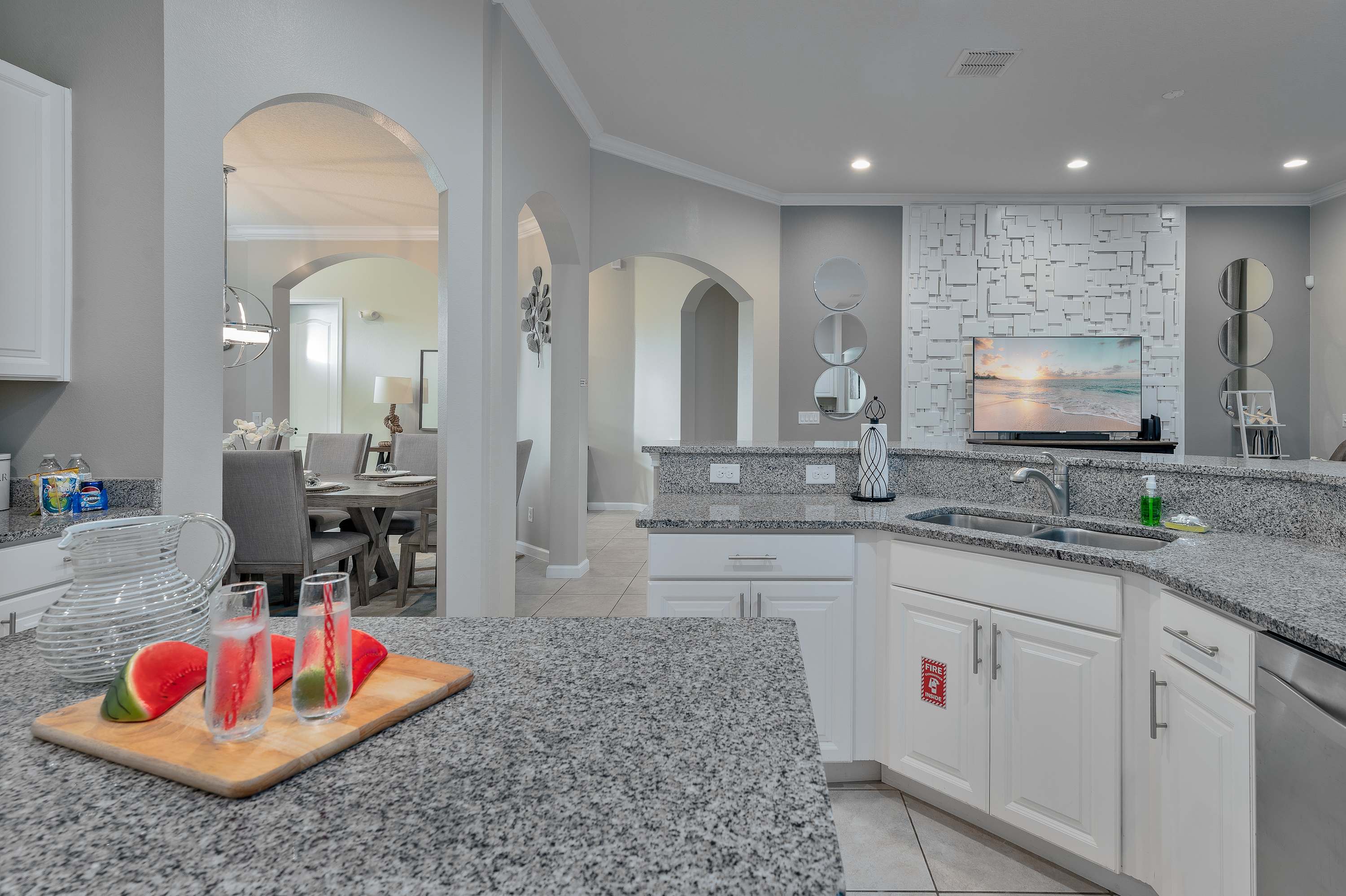 Heated Pool, Lazy River, Game Room 12 MI to Disney