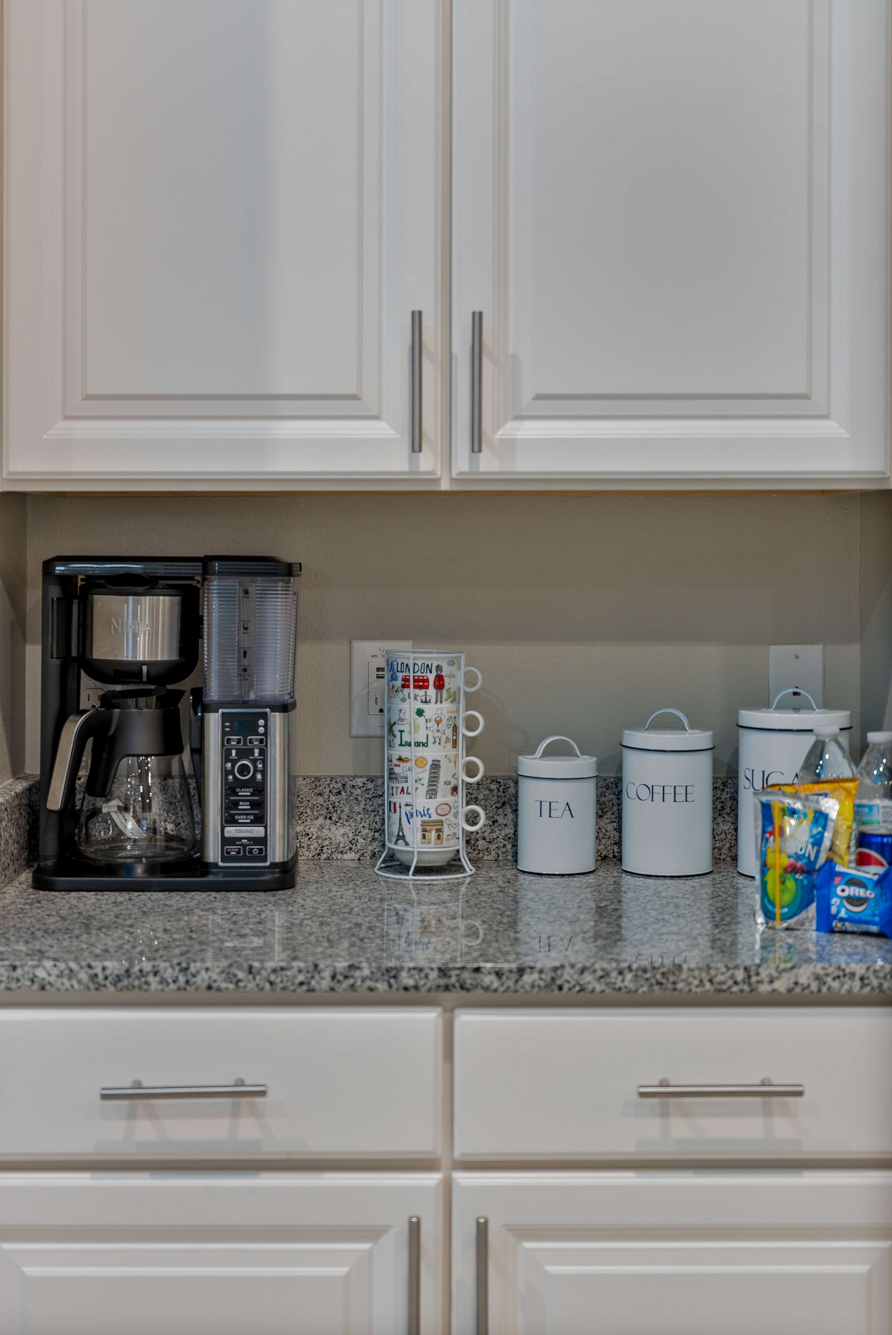 Heated Pool, Lazy River, Game Room 12 MI to Disney