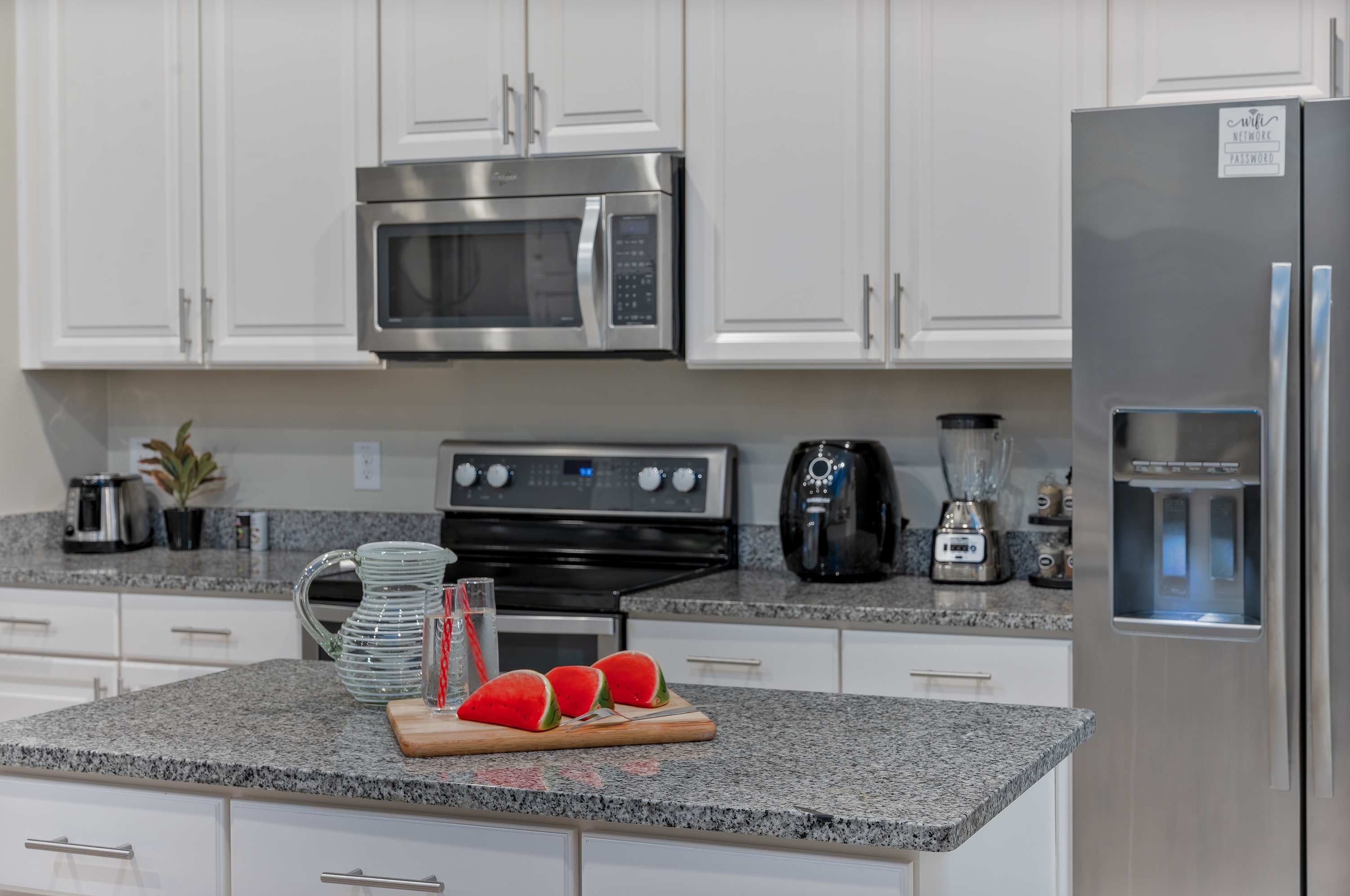 Heated Pool, Lazy River, Game Room 12 MI to Disney