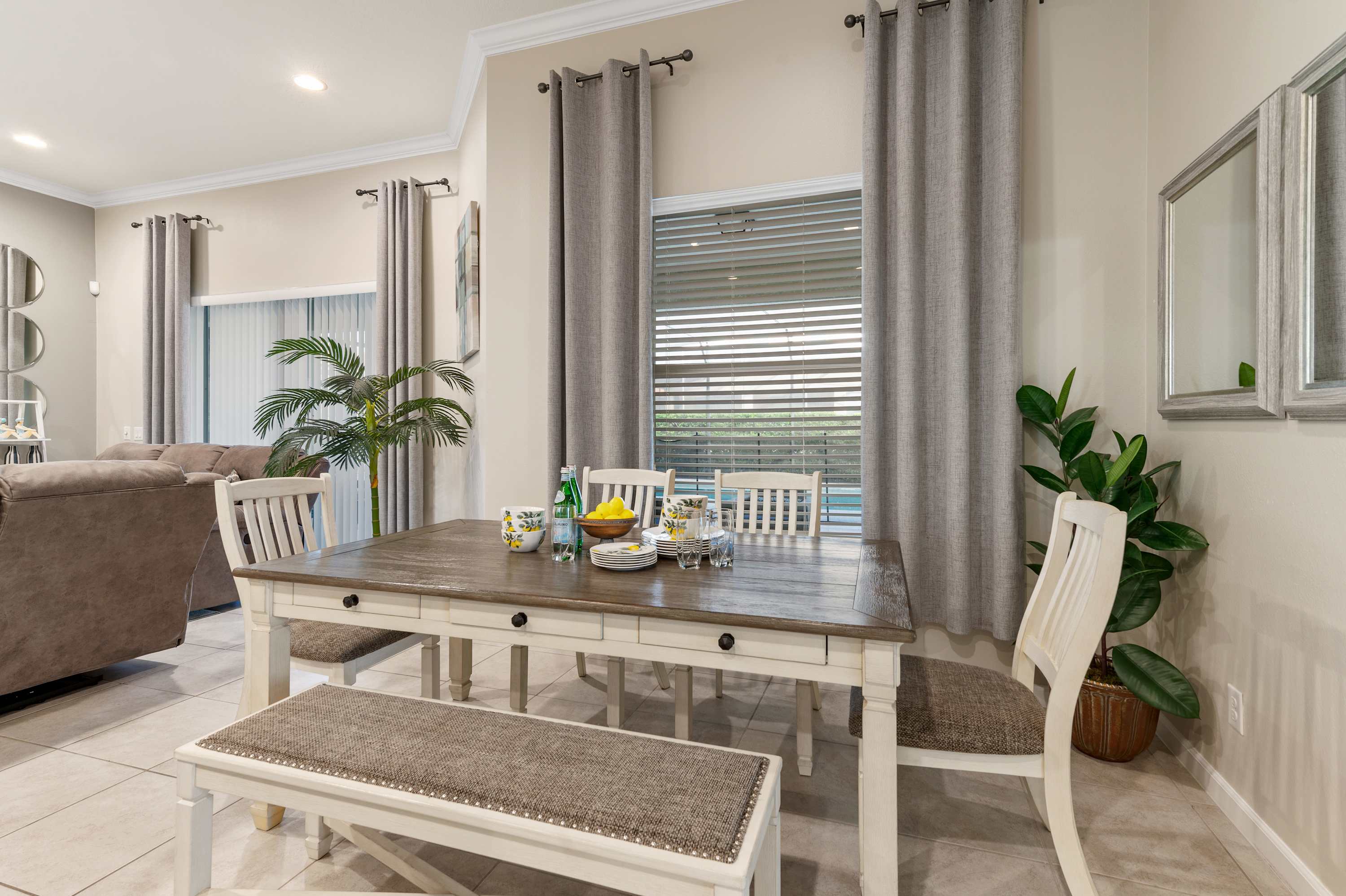 Heated Pool, Lazy River, Game Room 12 MI to Disney