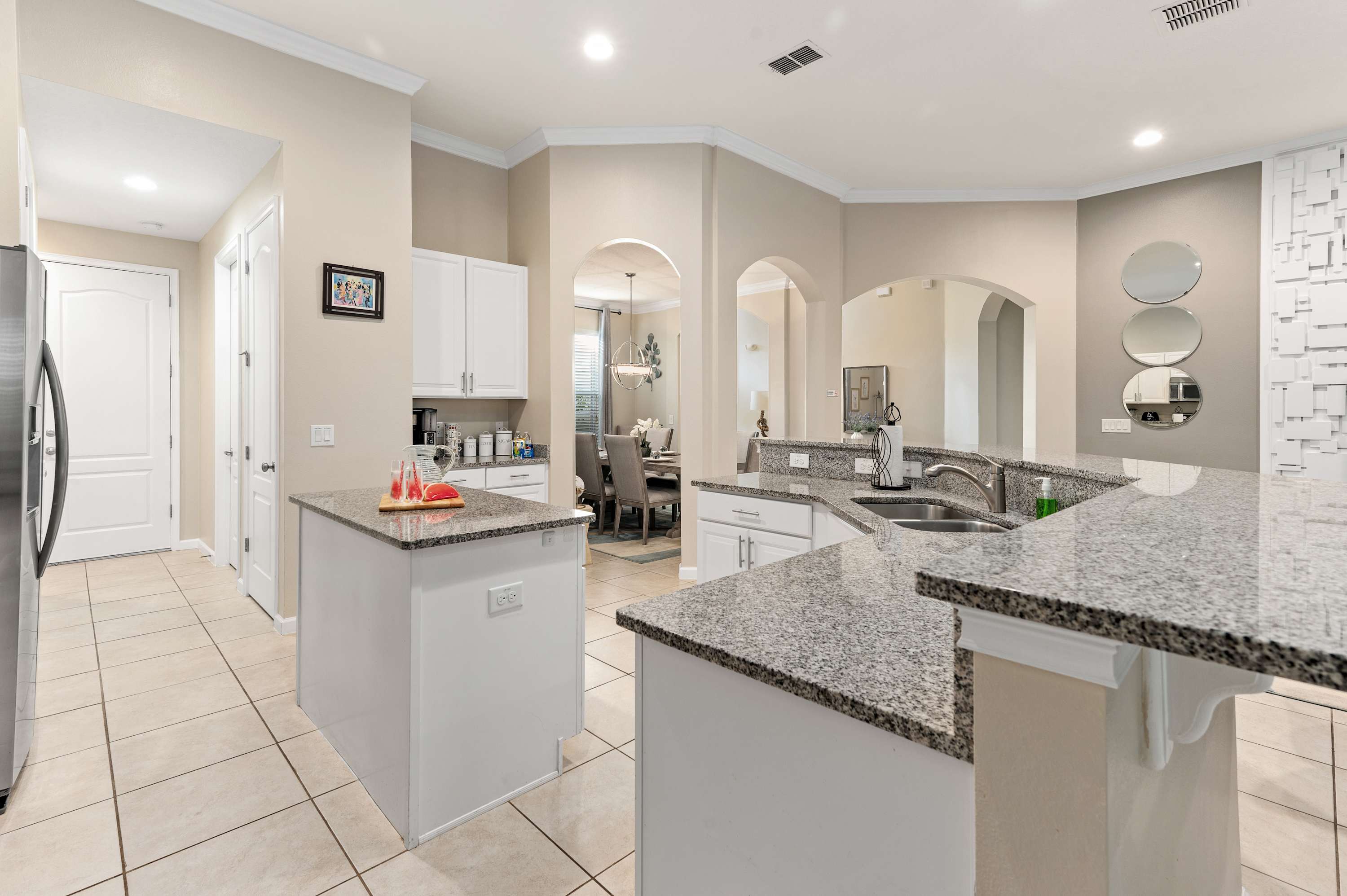 Heated Pool, Lazy River, Game Room 12 MI to Disney