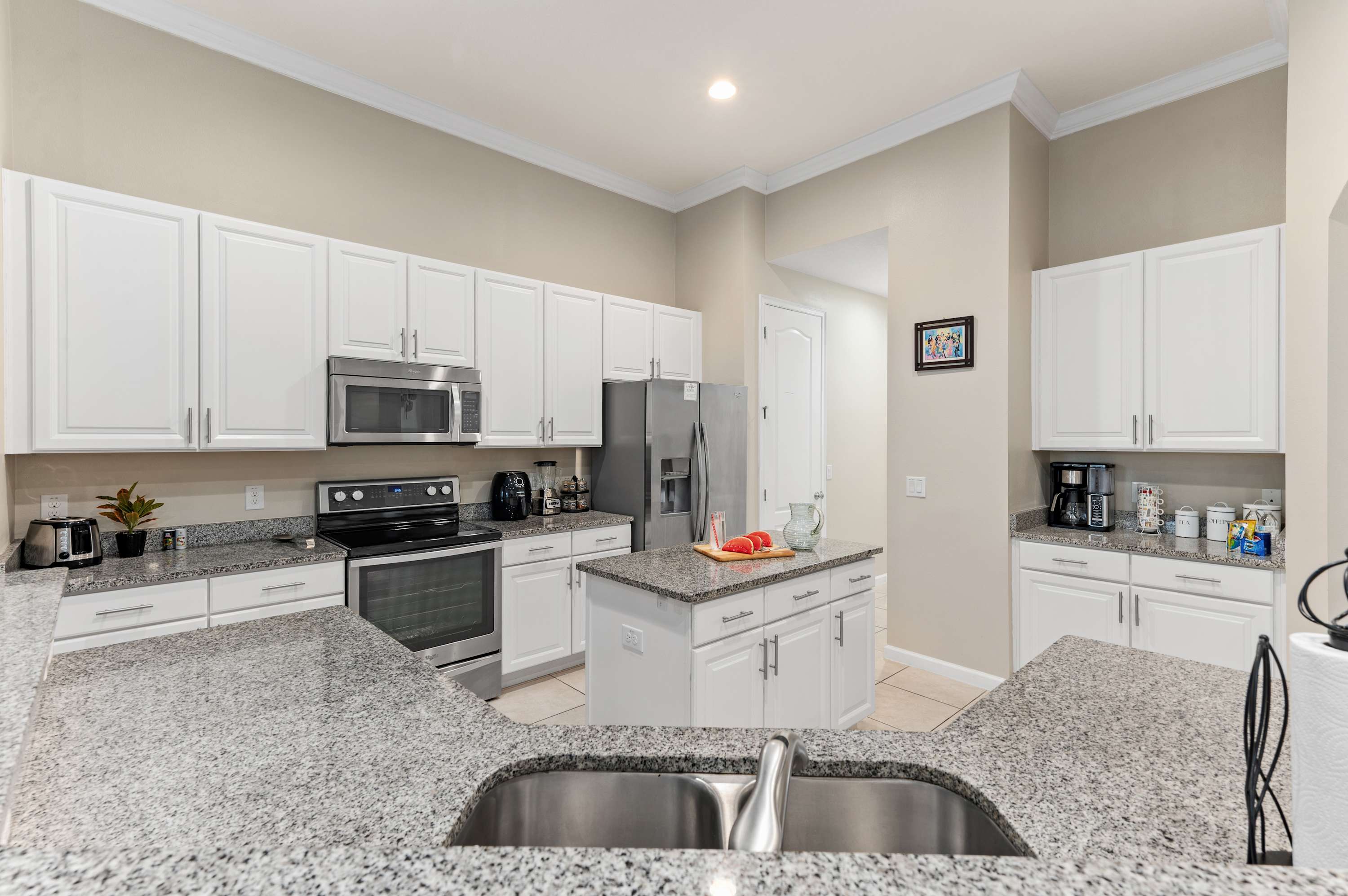 Heated Pool, Lazy River, Game Room 12 MI to Disney