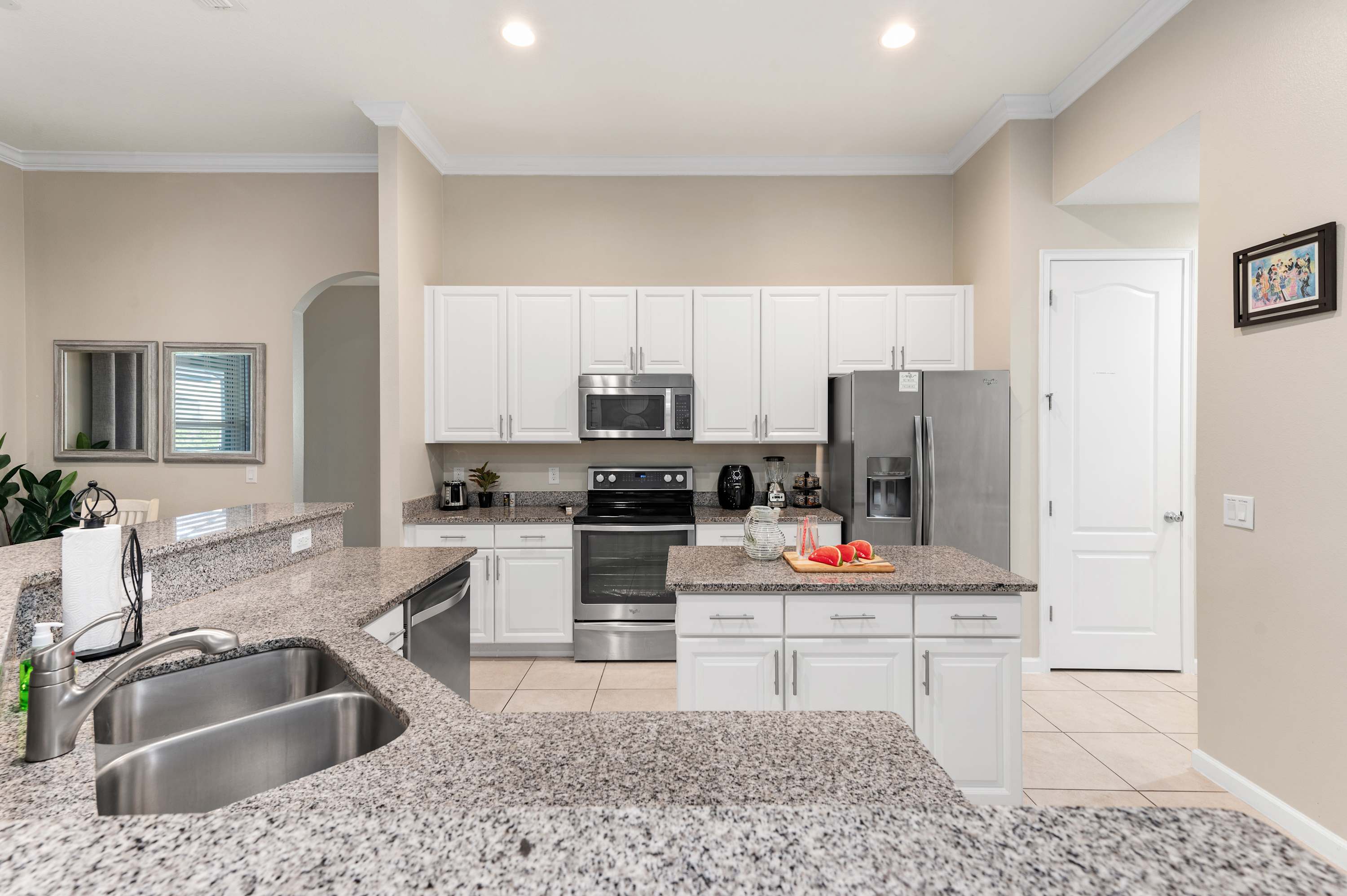 Heated Pool, Lazy River, Game Room 12 MI to Disney