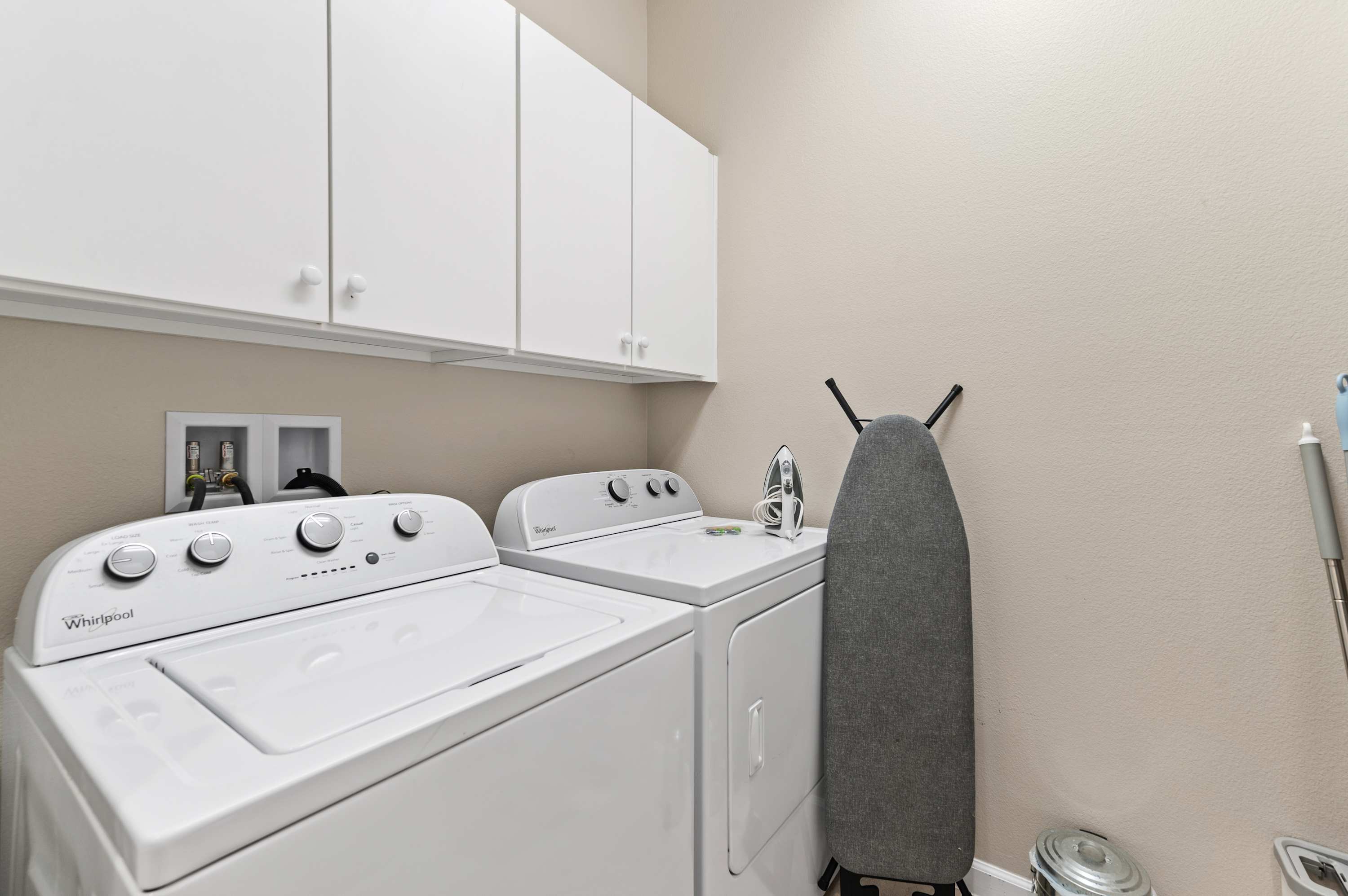 Heated Pool, Lazy River, Game Room 12 MI to Disney